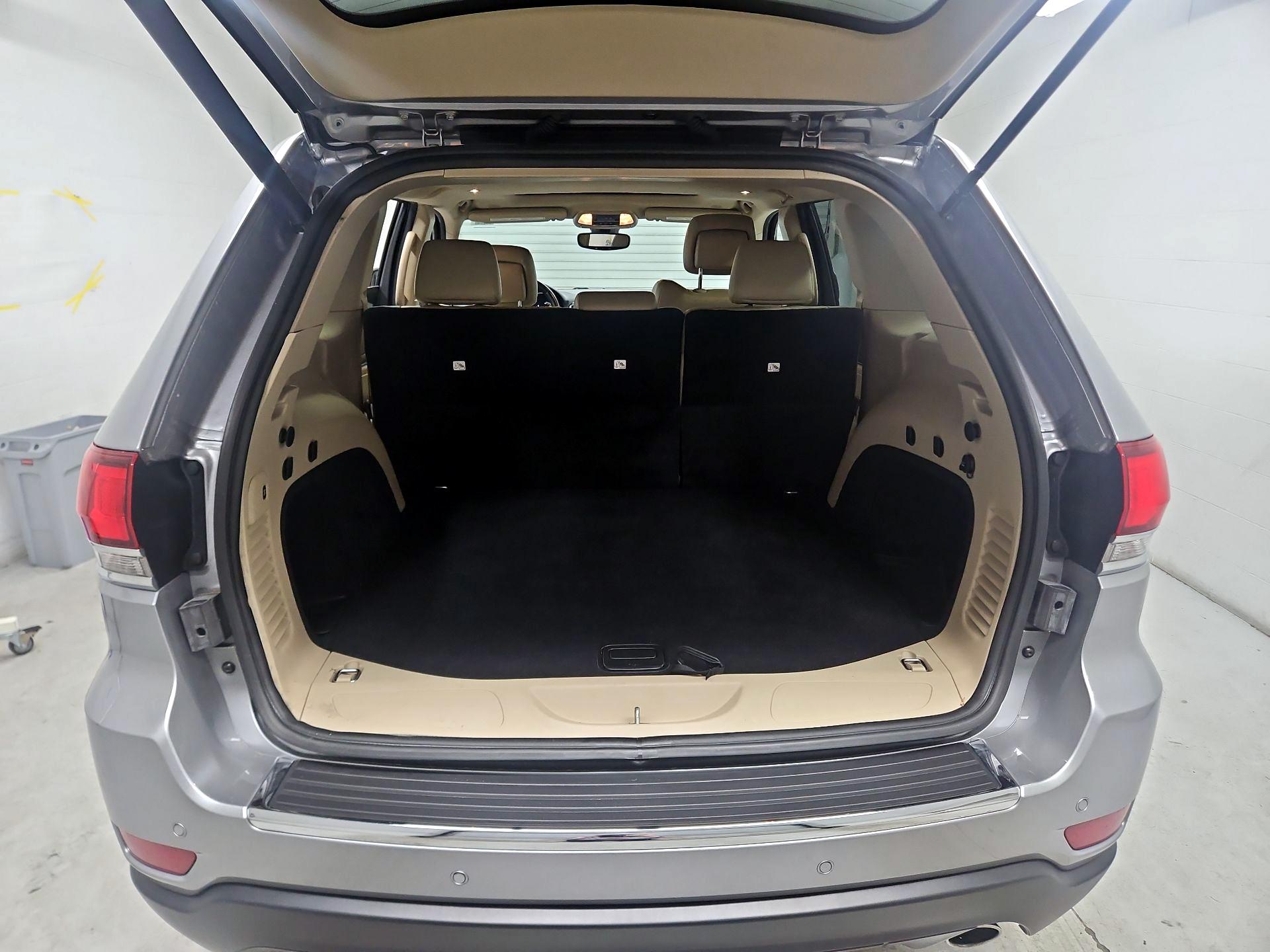 Thumbnail: 2020 Jeep Grand Cherokee - 20