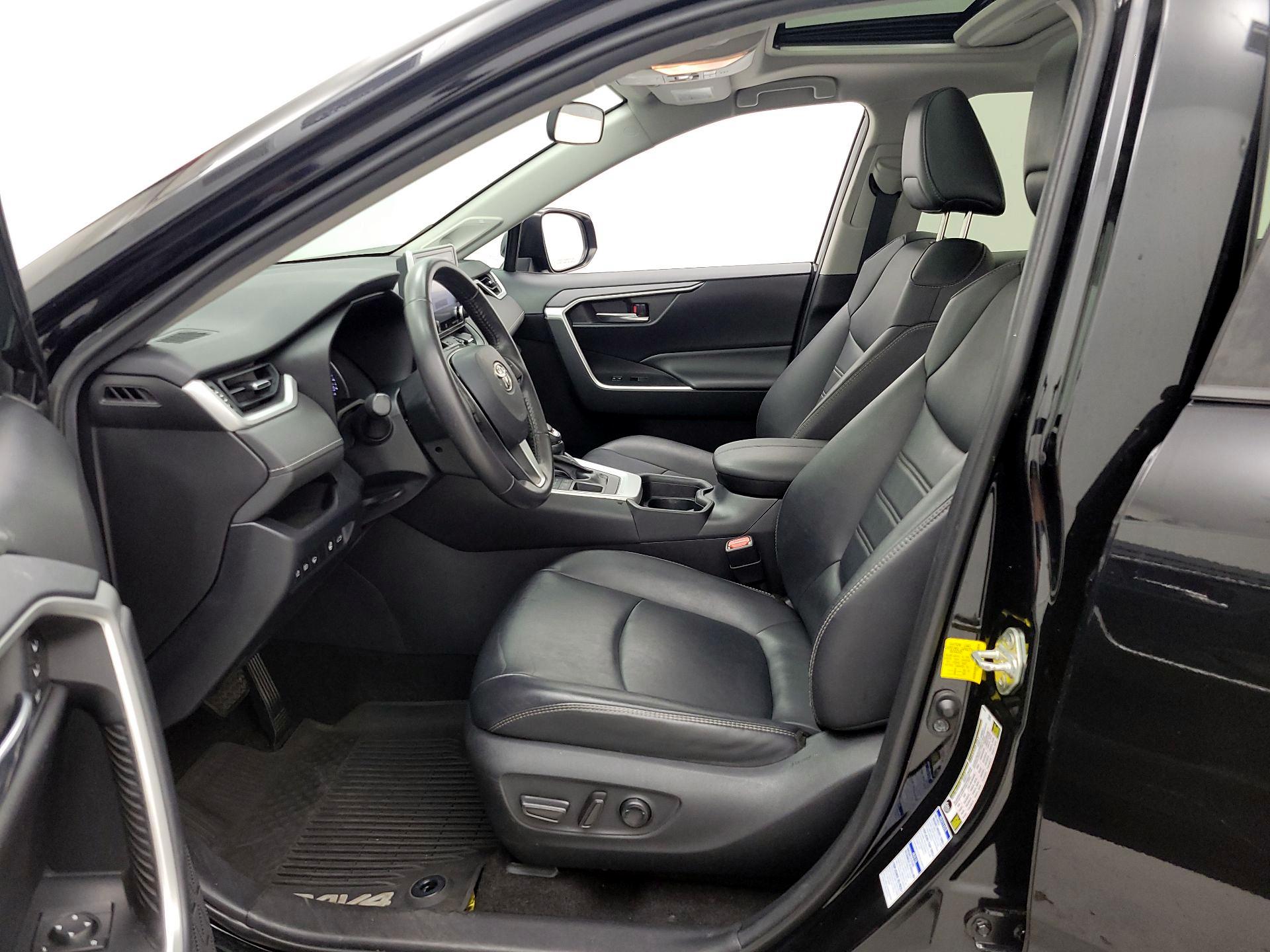 Thumbnail: 2019 Toyota RAV4 - 11