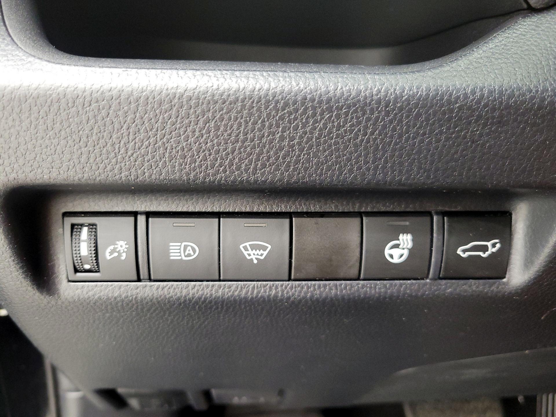 Thumbnail: 2019 Toyota RAV4 - 13