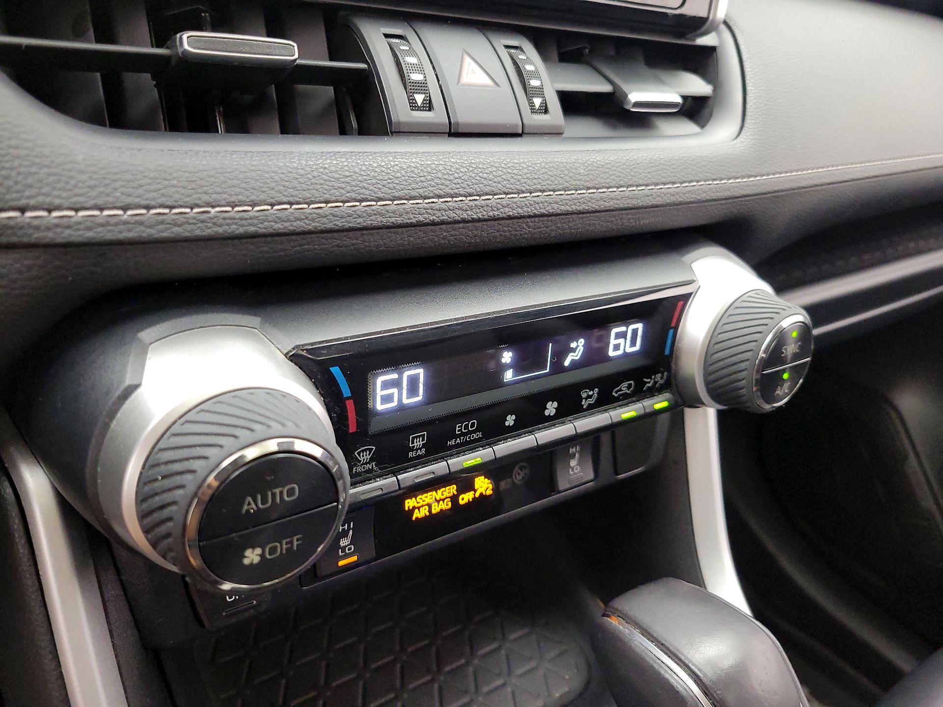 Thumbnail: 2019 Toyota RAV4 - 17