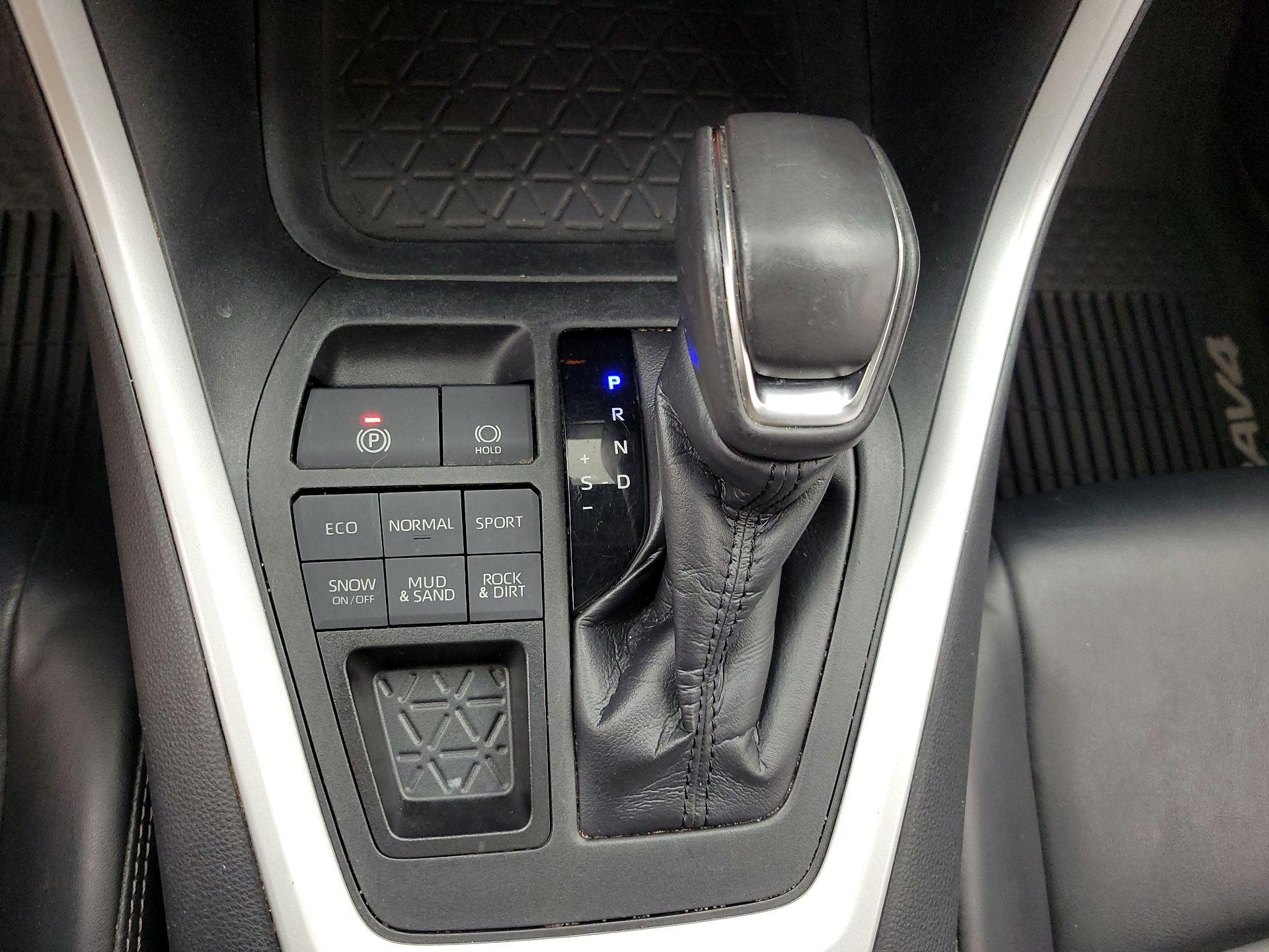 Thumbnail: 2019 Toyota RAV4 - 18