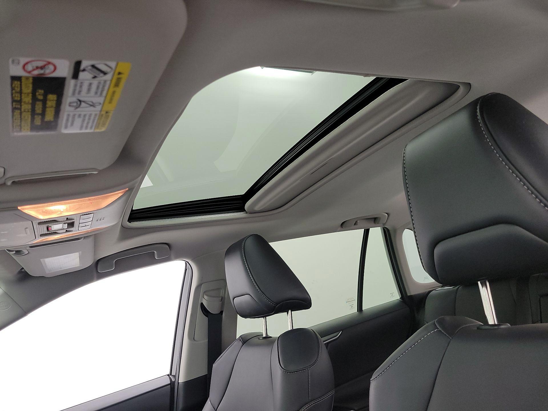 Thumbnail: 2019 Toyota RAV4 - 20