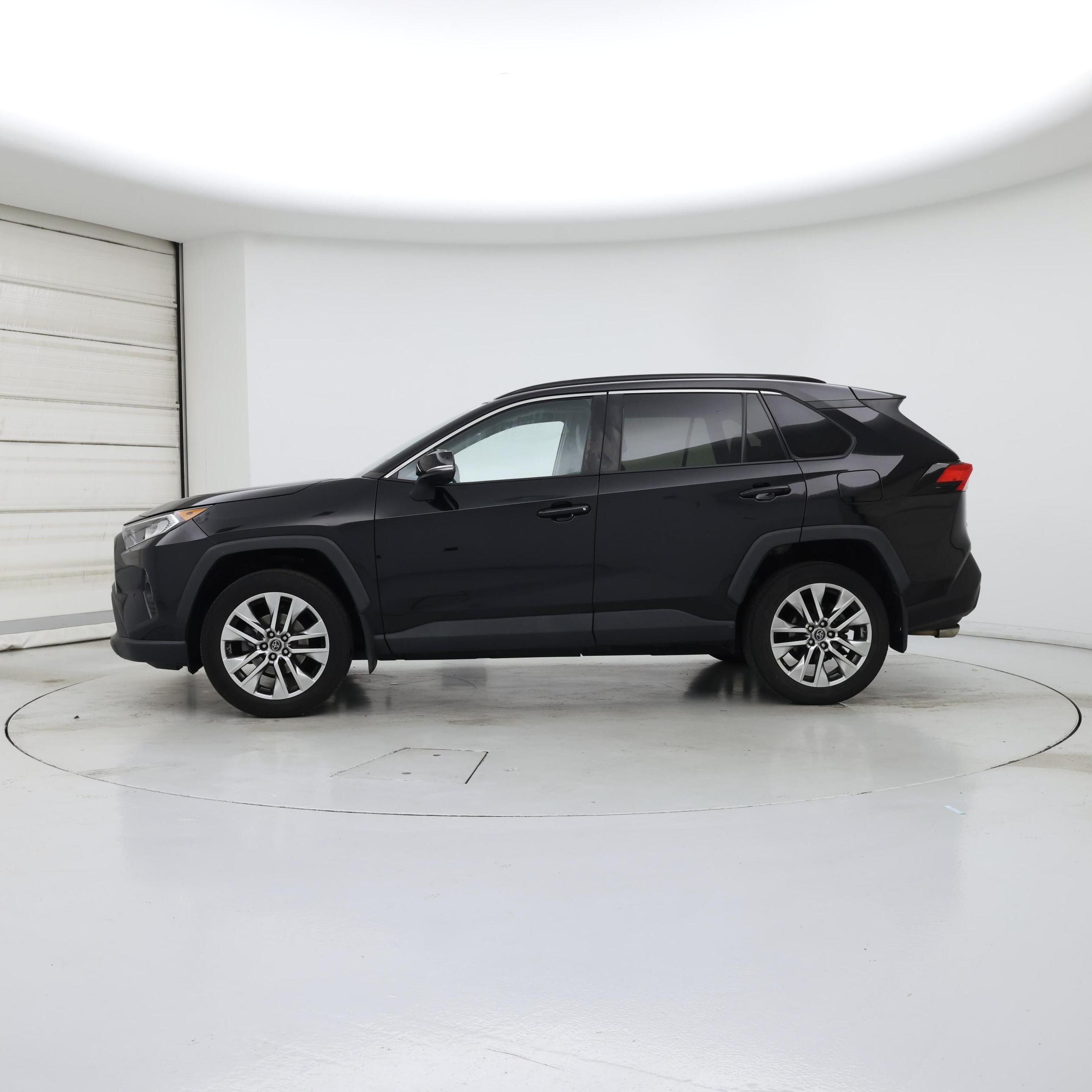 Thumbnail: 2019 Toyota RAV4 - 3