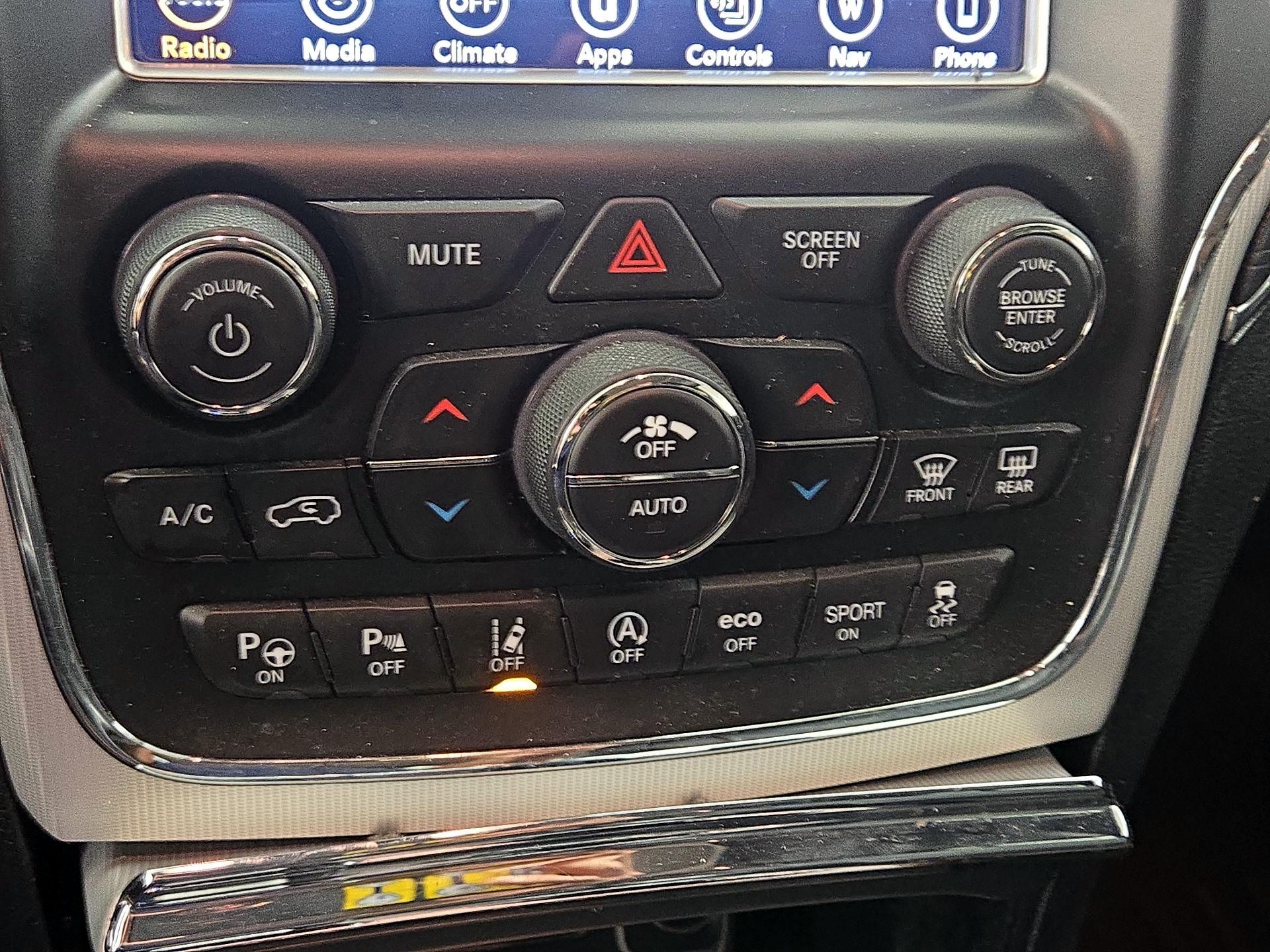 Thumbnail: 2018 Jeep Grand Cherokee - 17
