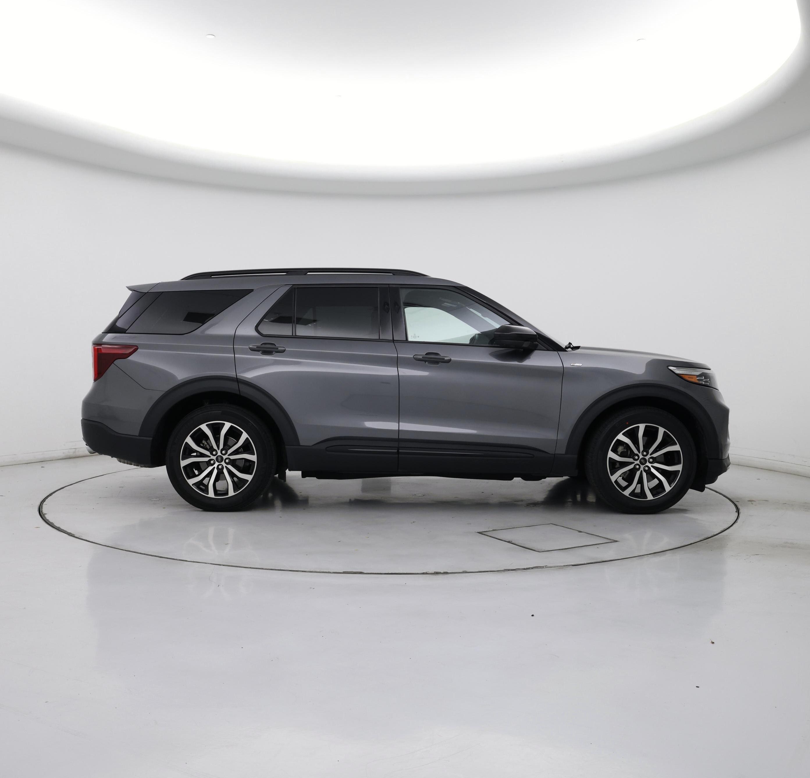 Thumbnail: 2022 Ford Explorer - 7