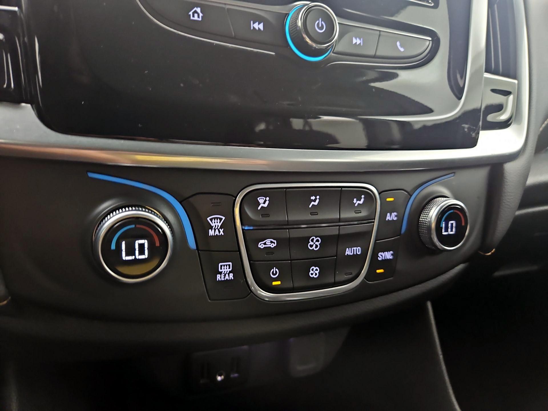 Thumbnail: 2020 Chevrolet Traverse - 16
