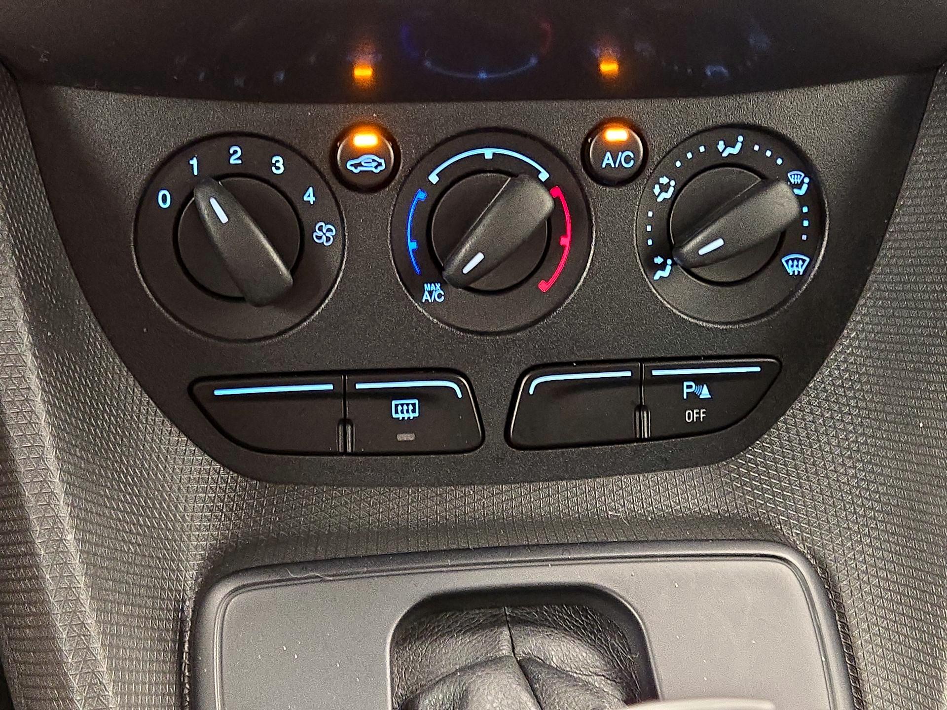 Thumbnail: 2016 Ford Transit Series - 16