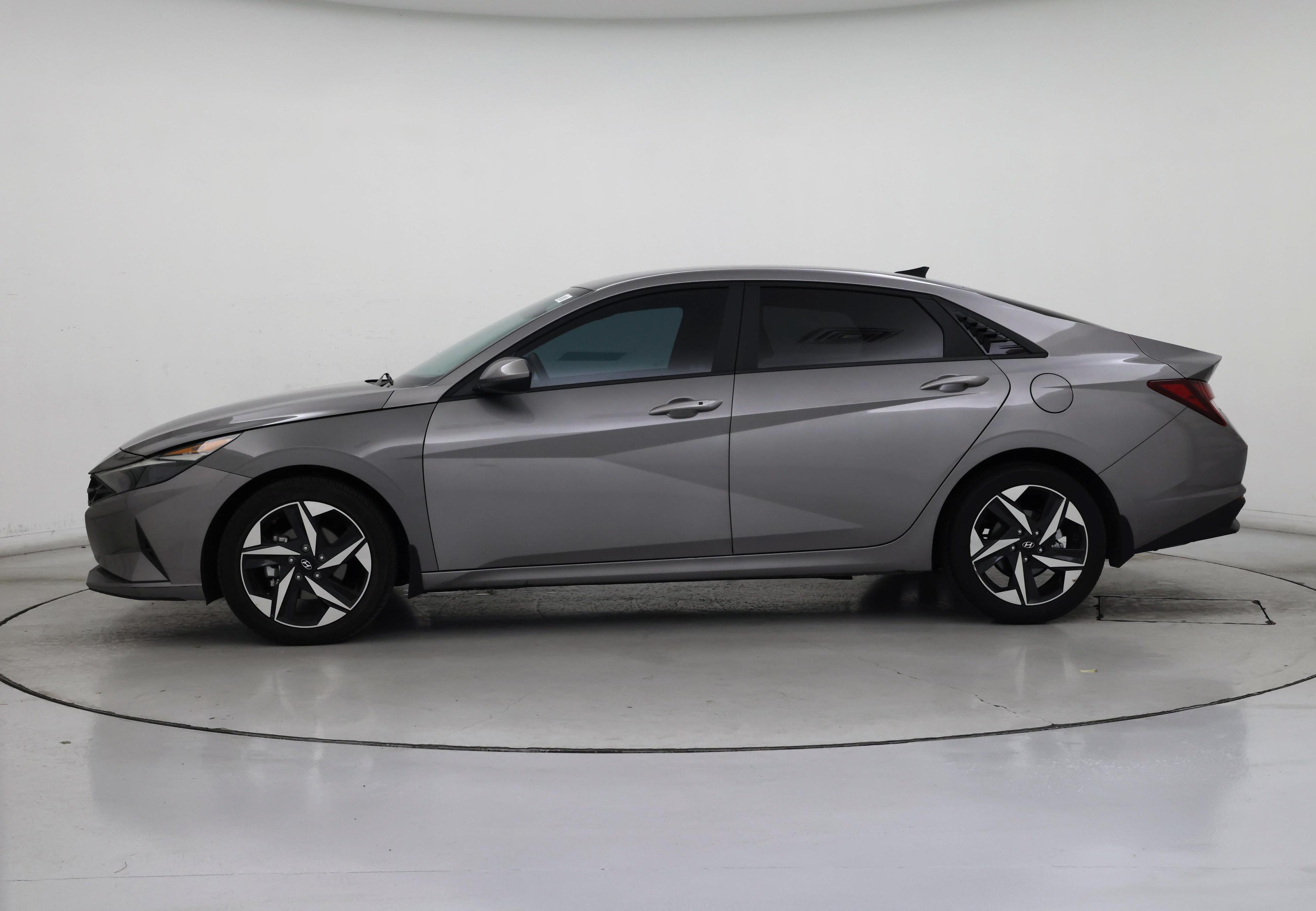Thumbnail: 2023 Hyundai Elantra - 3