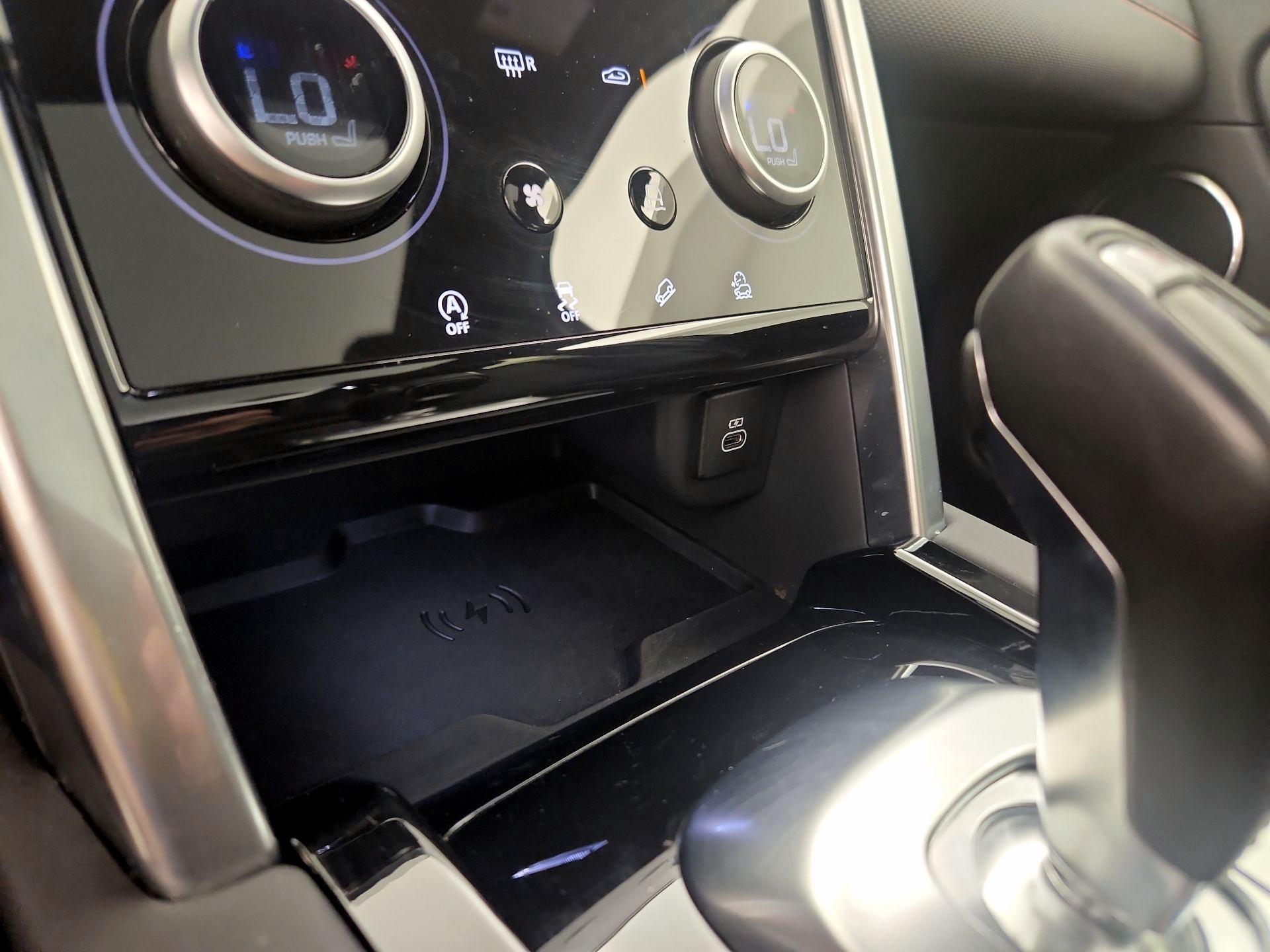 Thumbnail: 2023 Land Rover Discovery Sport - 19