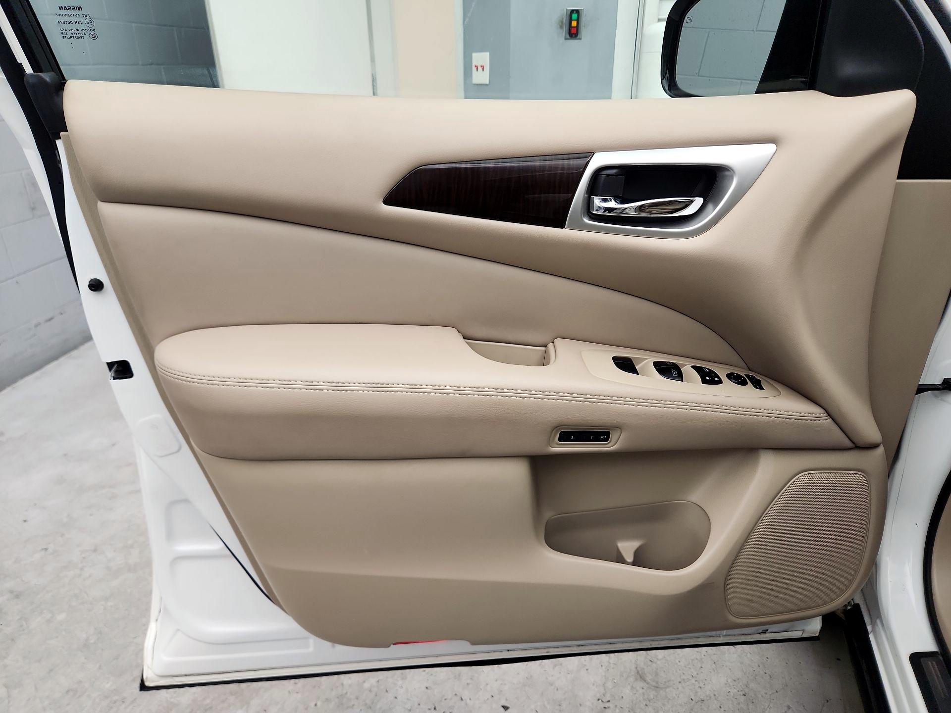 Thumbnail: 2014 Nissan Pathfinder - 12