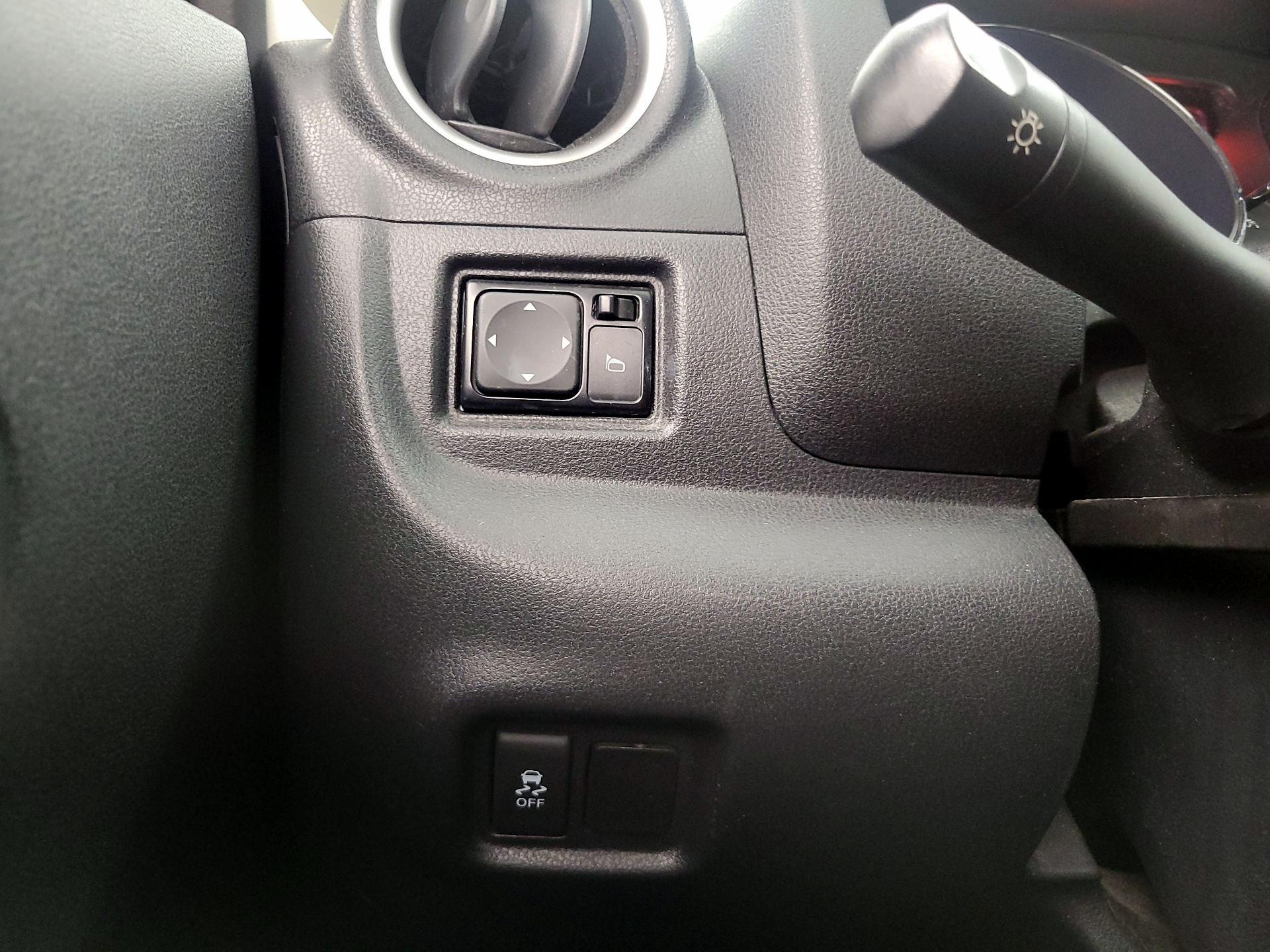 Thumbnail: 2016 Nissan Versa Note - 13