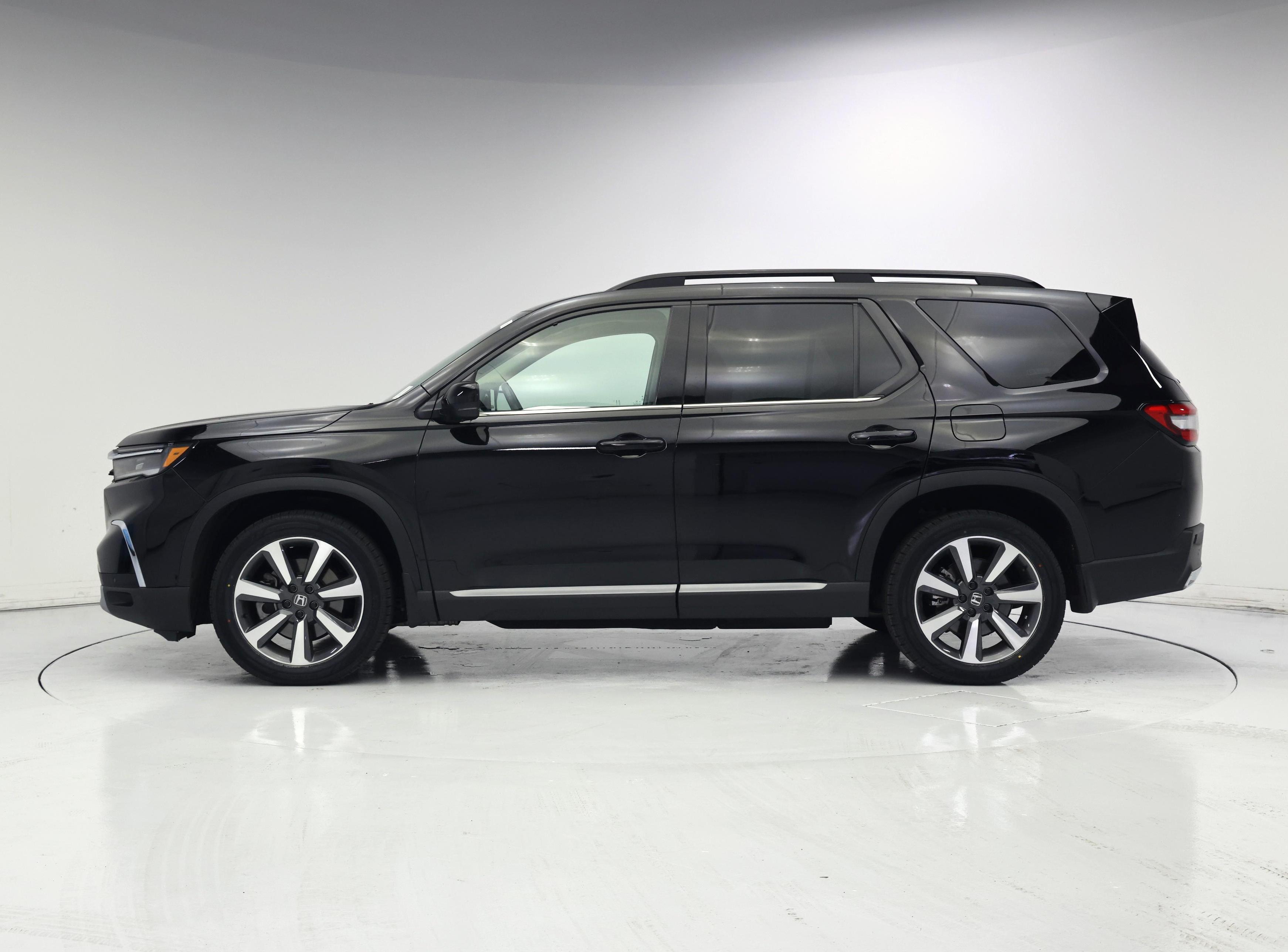 Thumbnail: 2023 Honda Pilot - 3