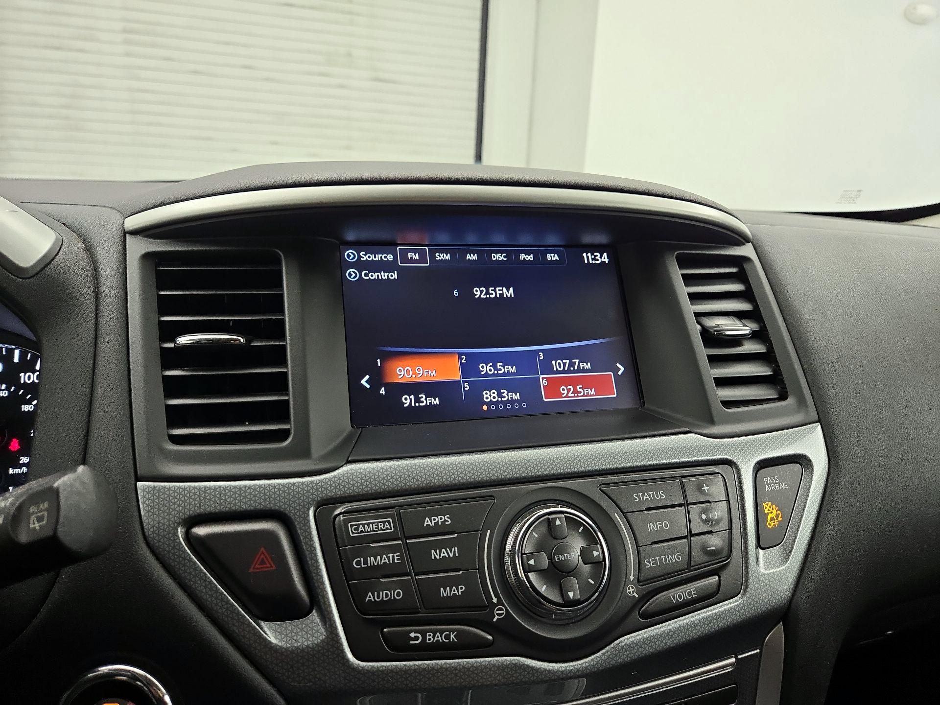 Thumbnail: 2017 Nissan Pathfinder - 16