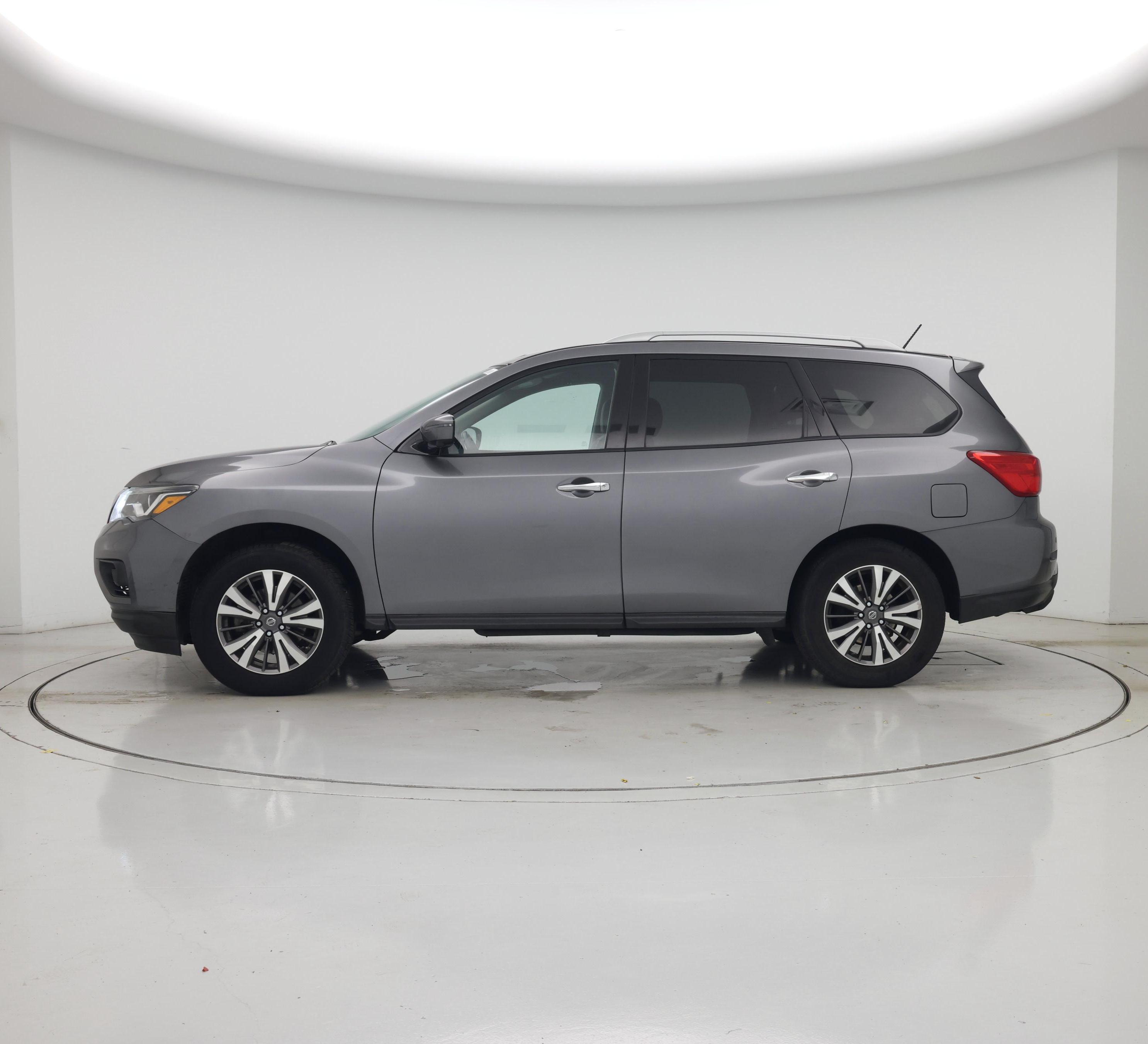 Thumbnail: 2017 Nissan Pathfinder - 3
