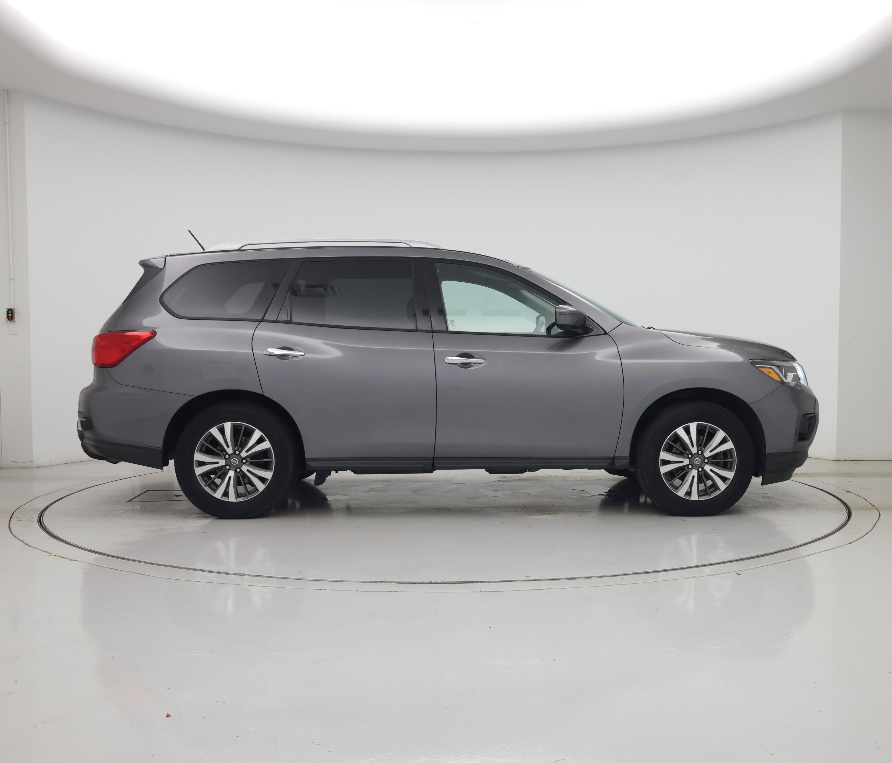 Thumbnail: 2017 Nissan Pathfinder - 7