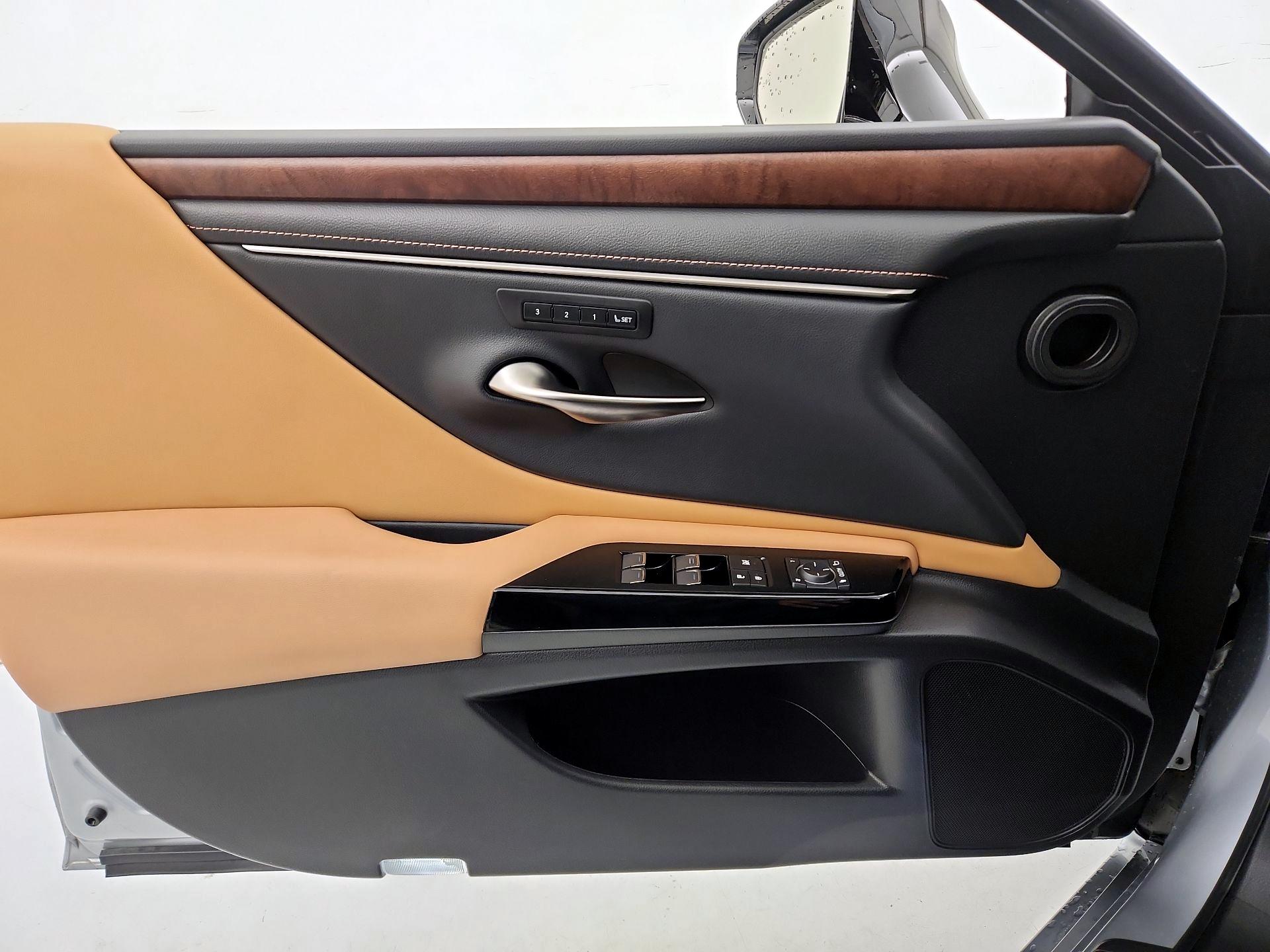 Thumbnail: 2023 Lexus ES - 12