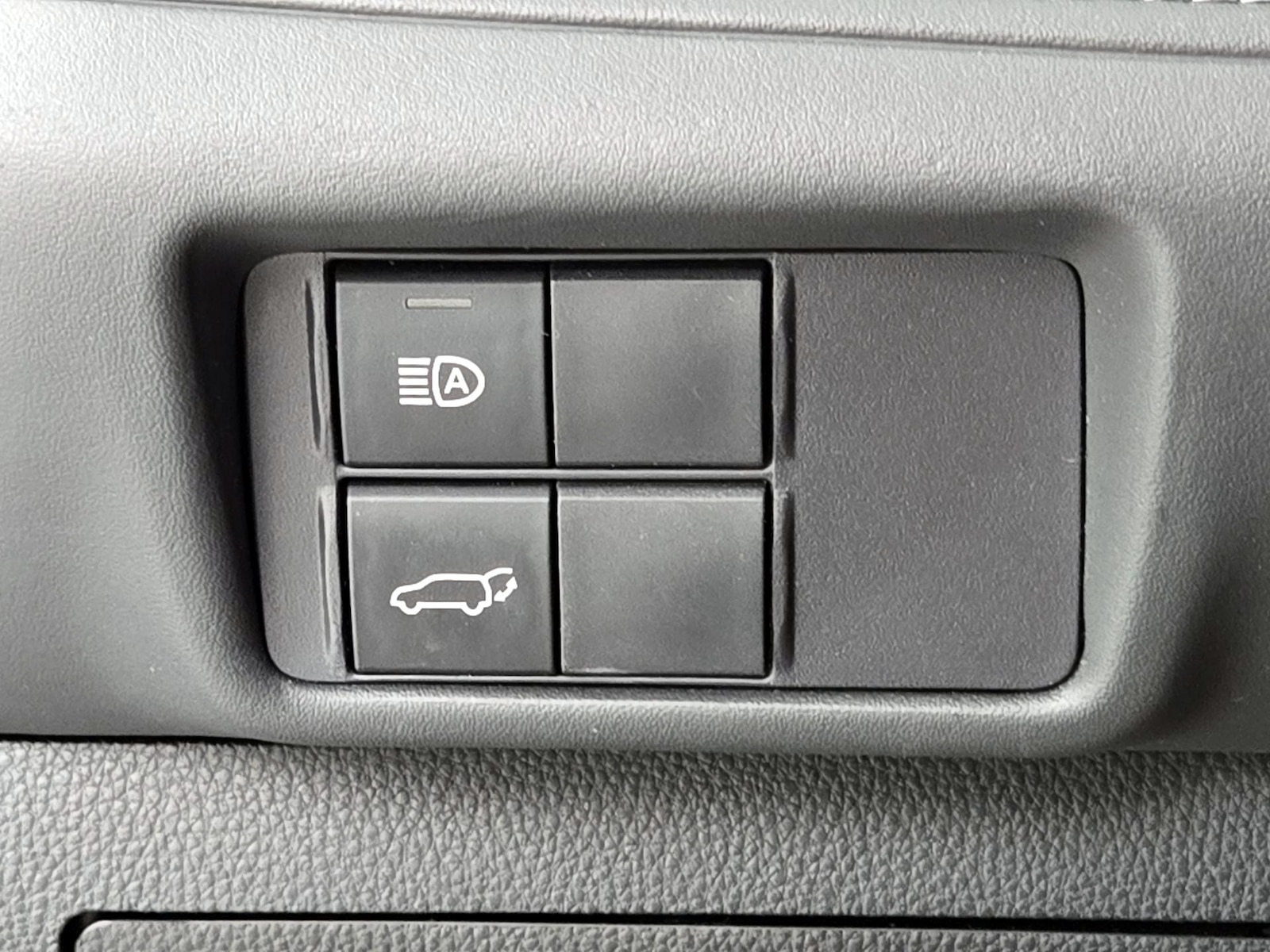 2022 Toyota Highlander XLE - Photo 14