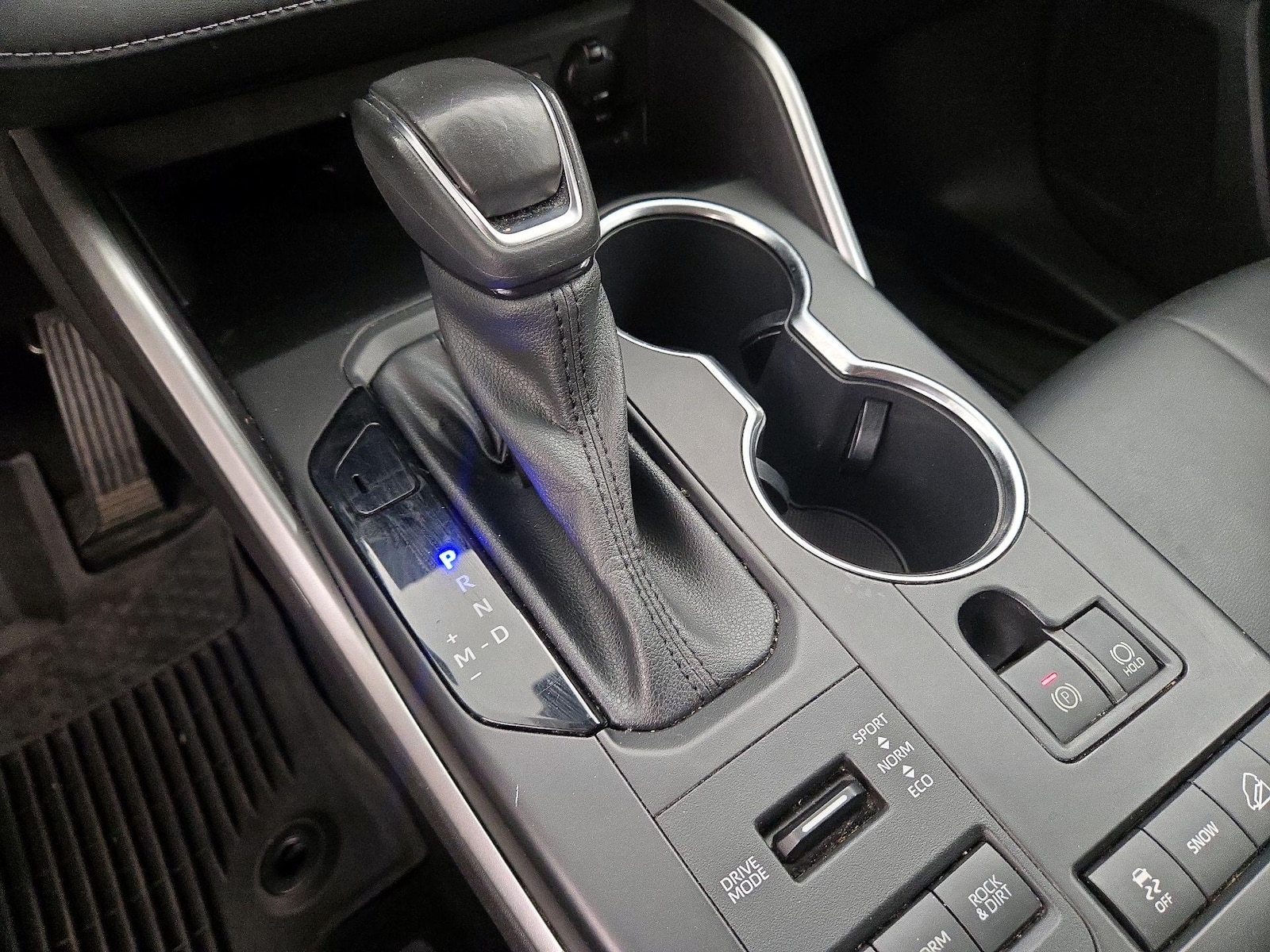 2022 Toyota Highlander XLE - Photo 17
