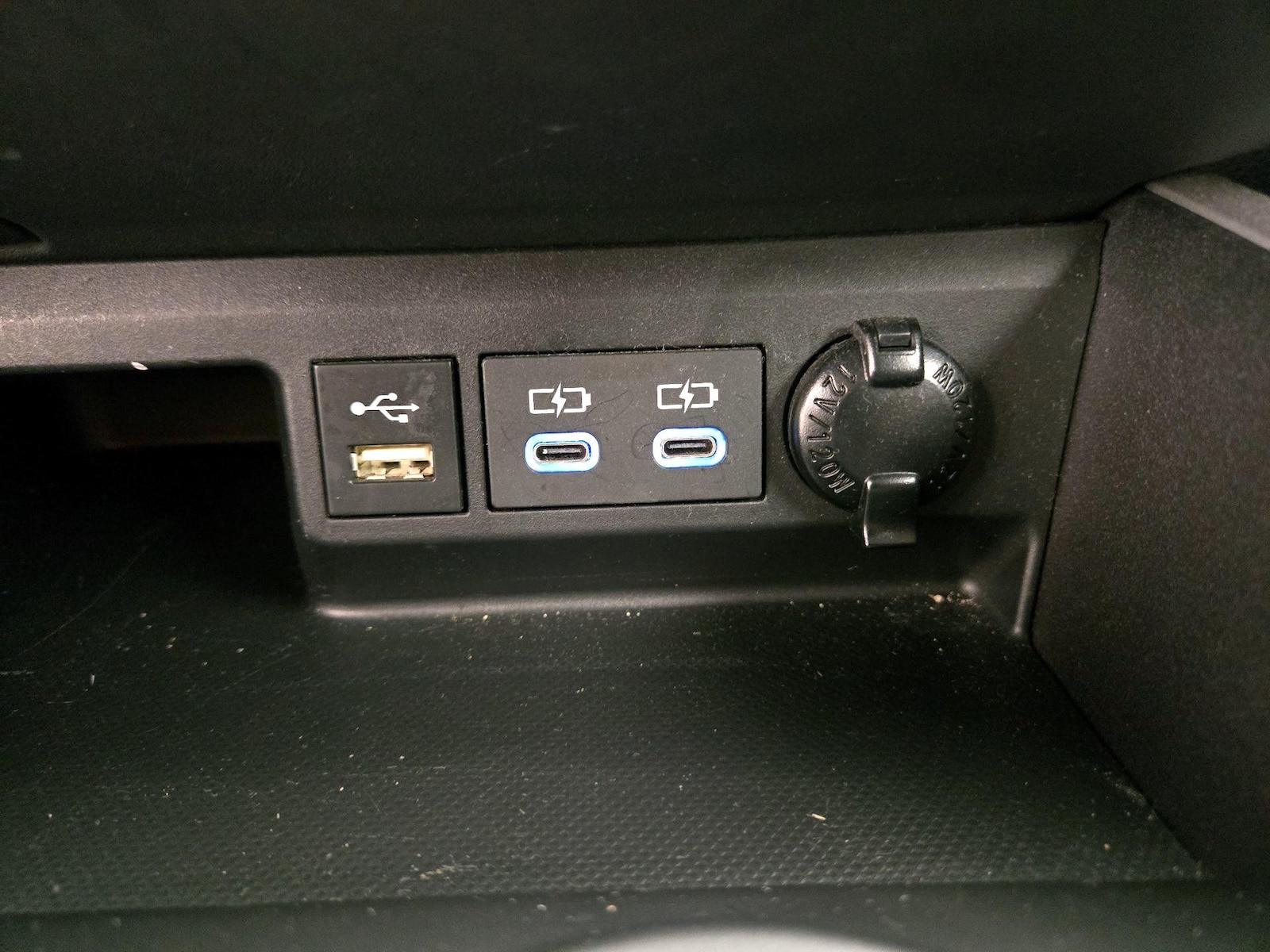 2022 Toyota Highlander XLE - Photo 18