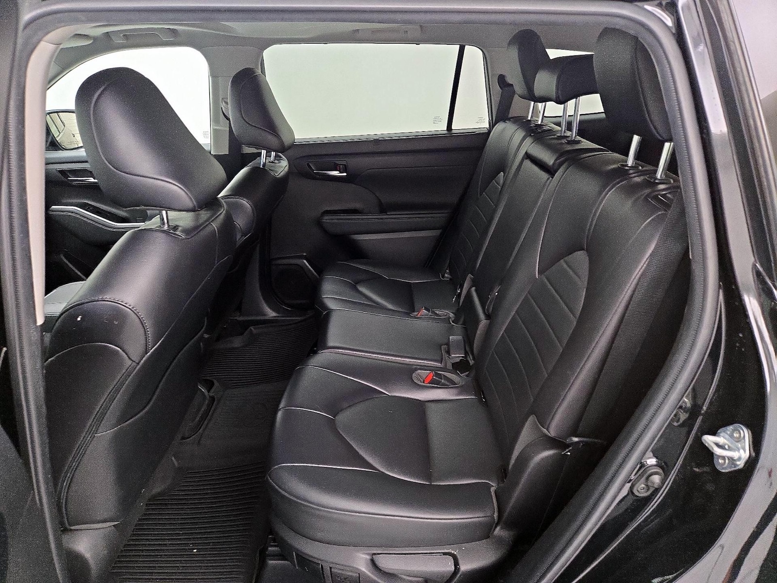 2022 Toyota Highlander XLE - Photo 19