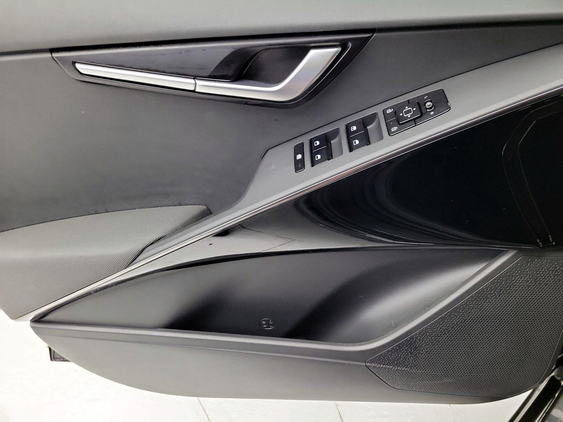 Thumbnail: 2025 Kia Niro - 12