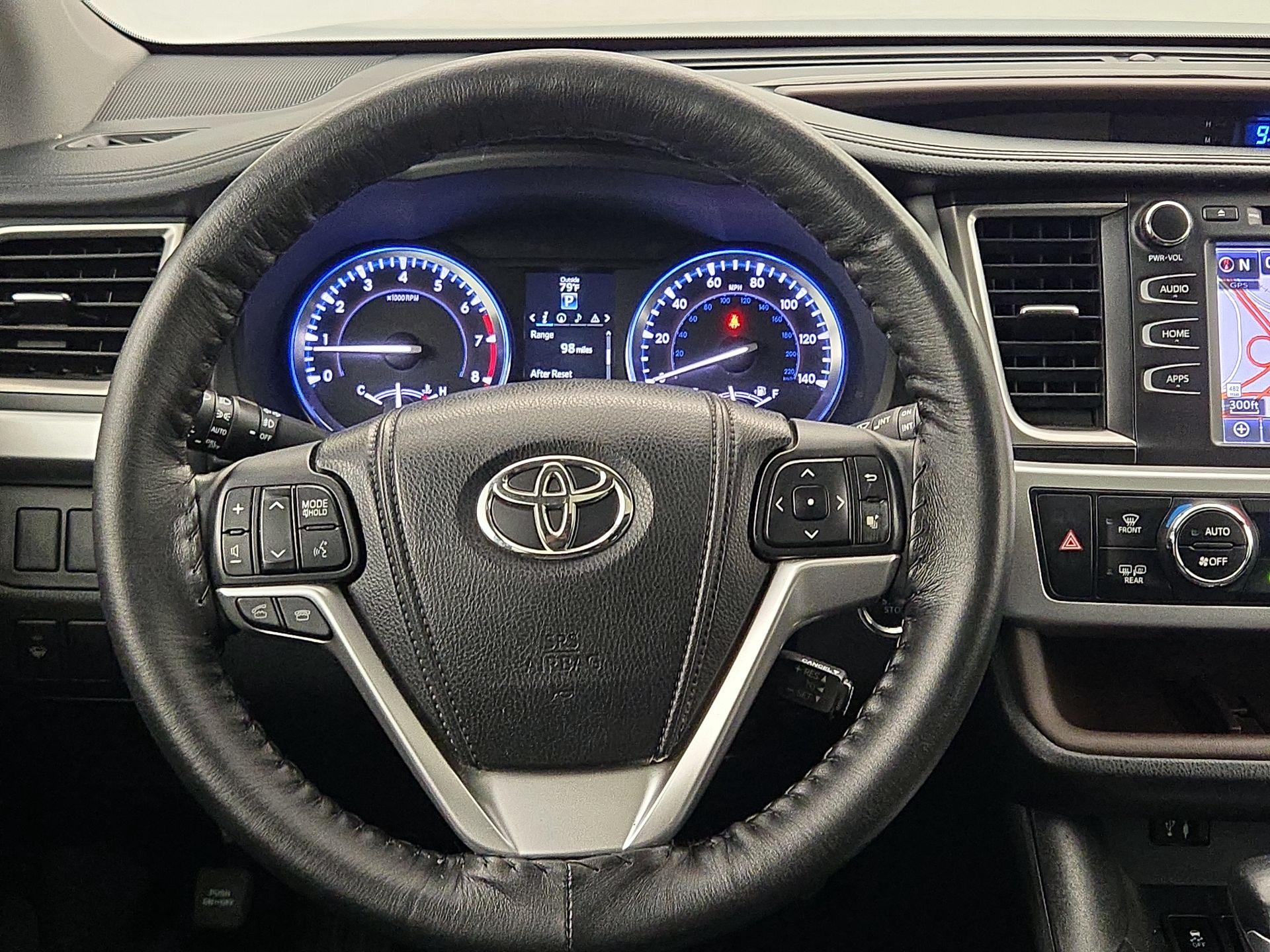 Thumbnail: 2015 Toyota Highlander - 10