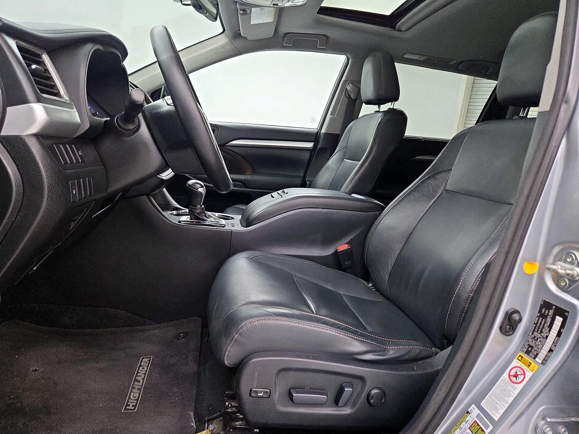 Thumbnail: 2015 Toyota Highlander - 11