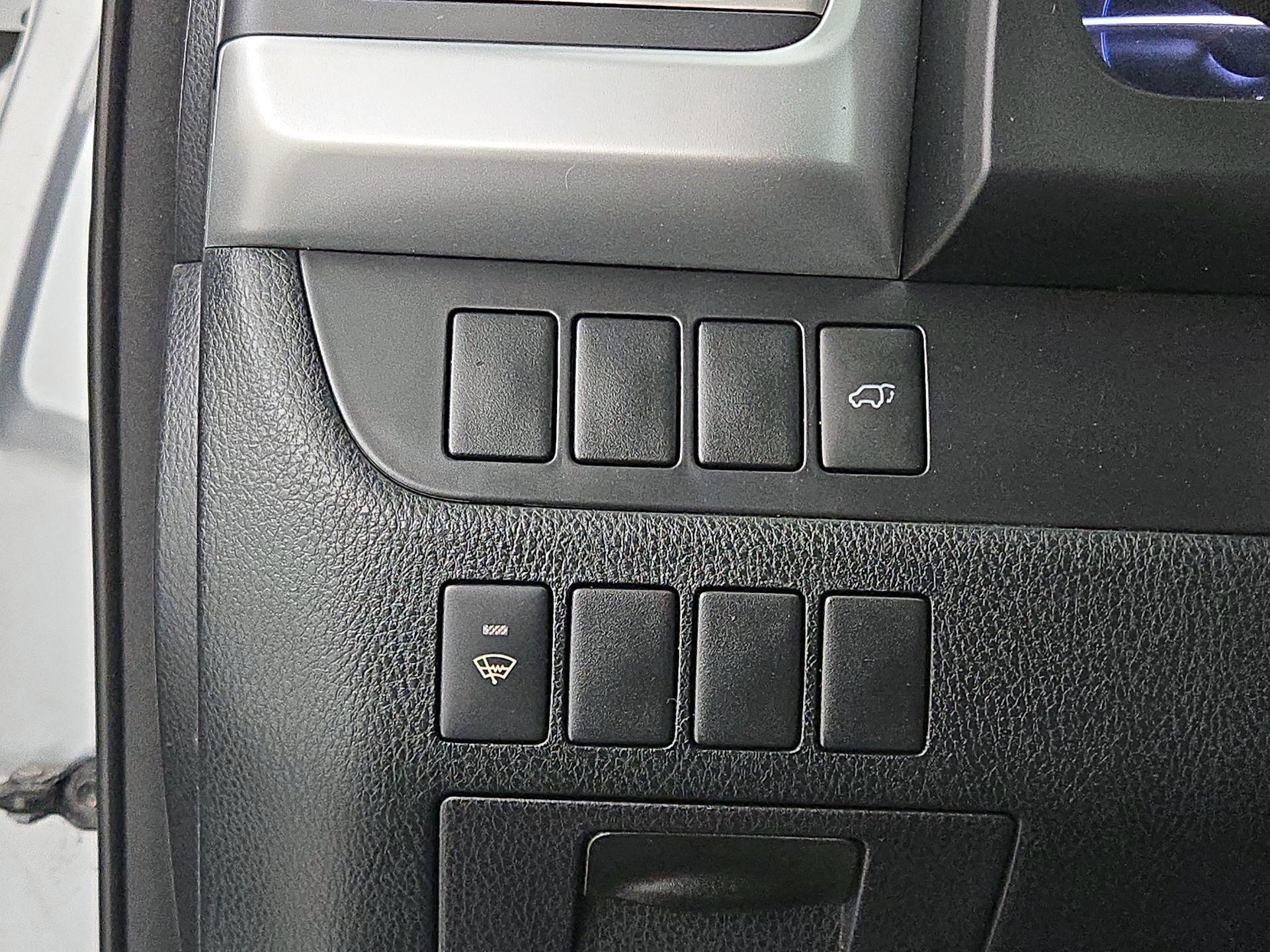 Thumbnail: 2015 Toyota Highlander - 13