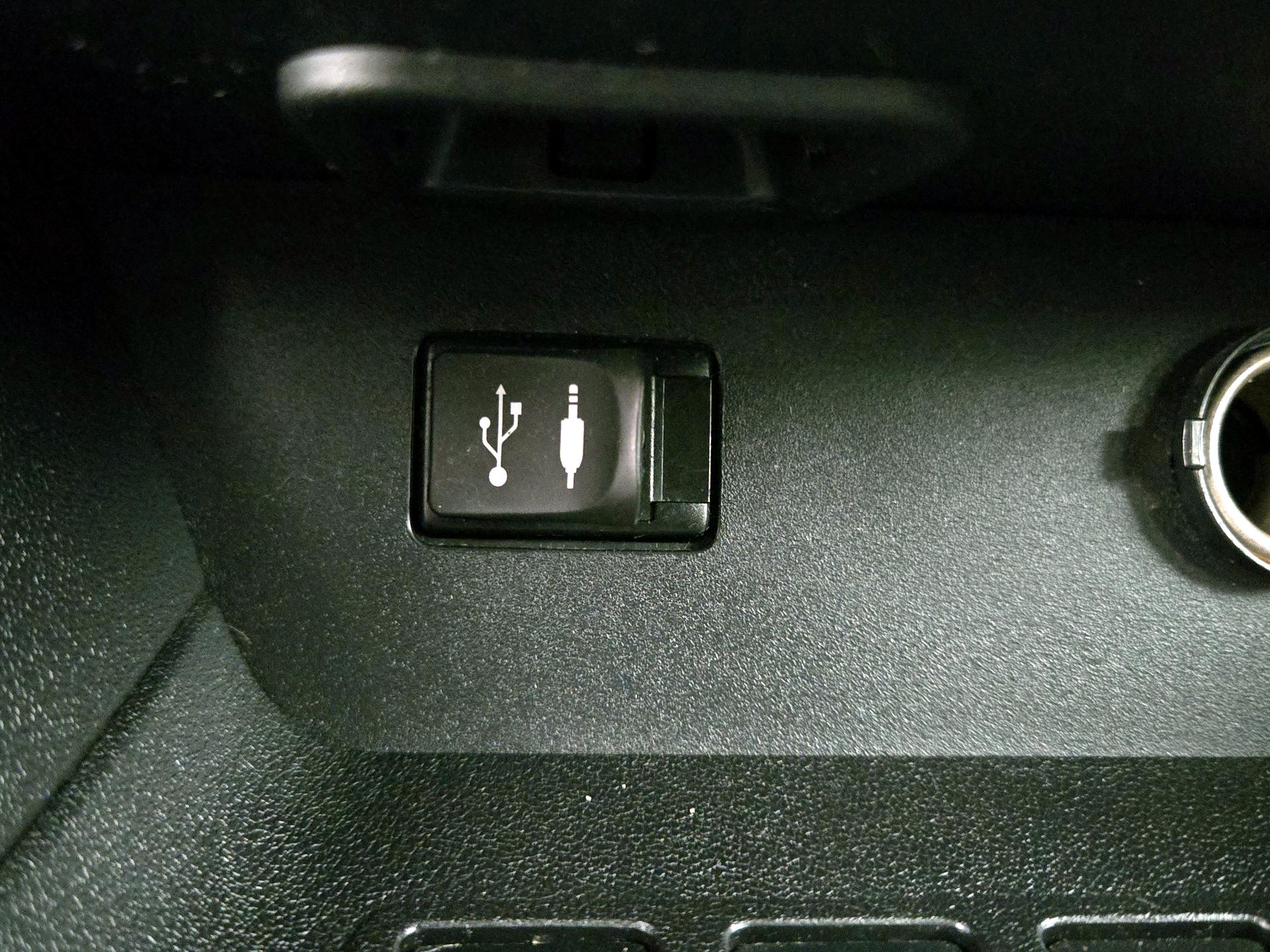Thumbnail: 2015 Toyota Highlander - 19