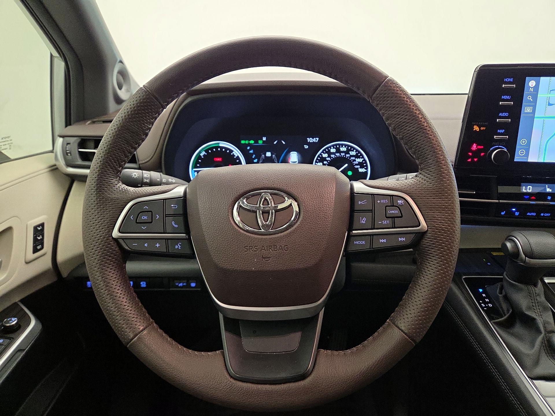 Thumbnail: 2023 Toyota Sienna - 10