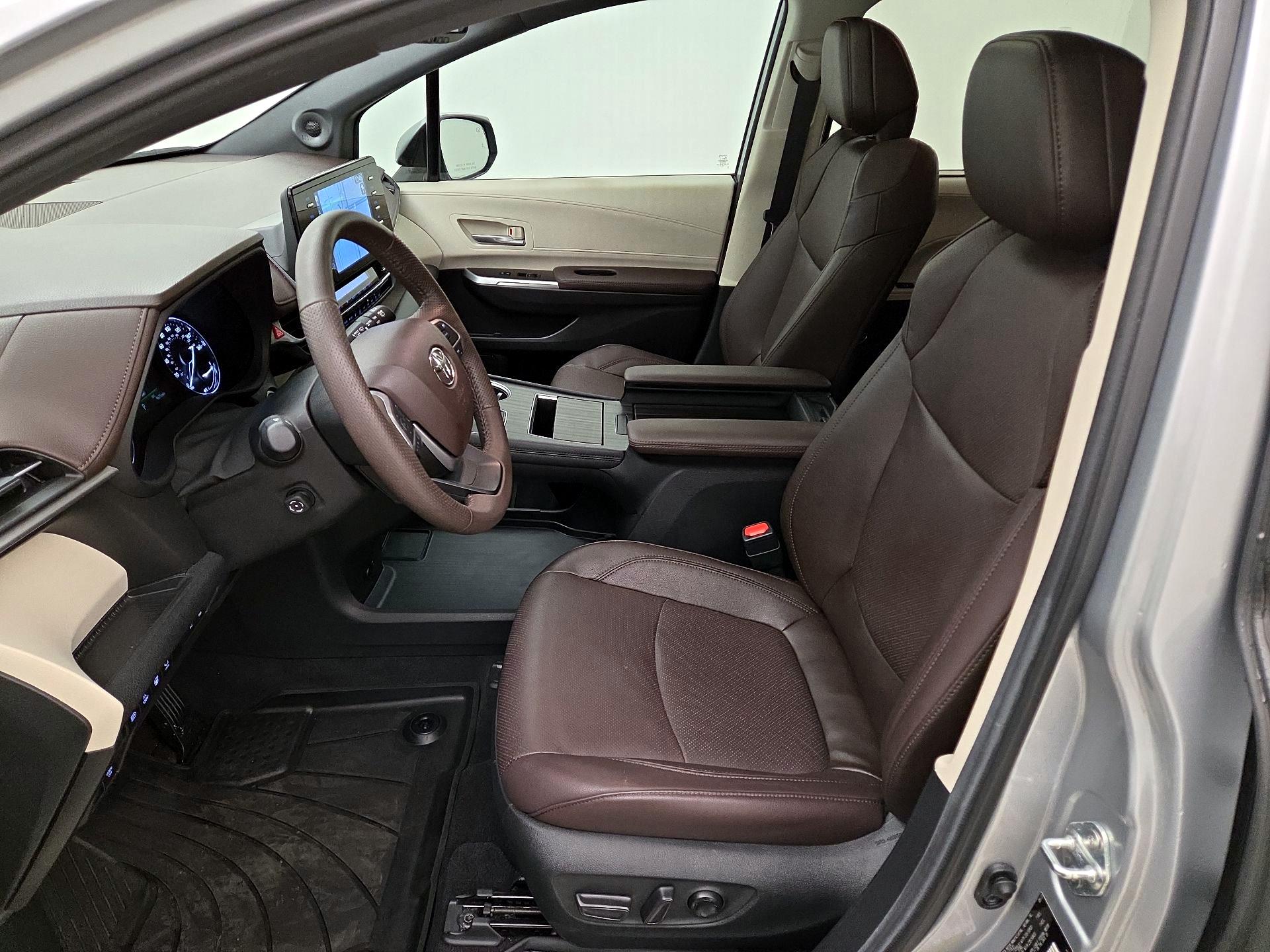 Thumbnail: 2023 Toyota Sienna - 11
