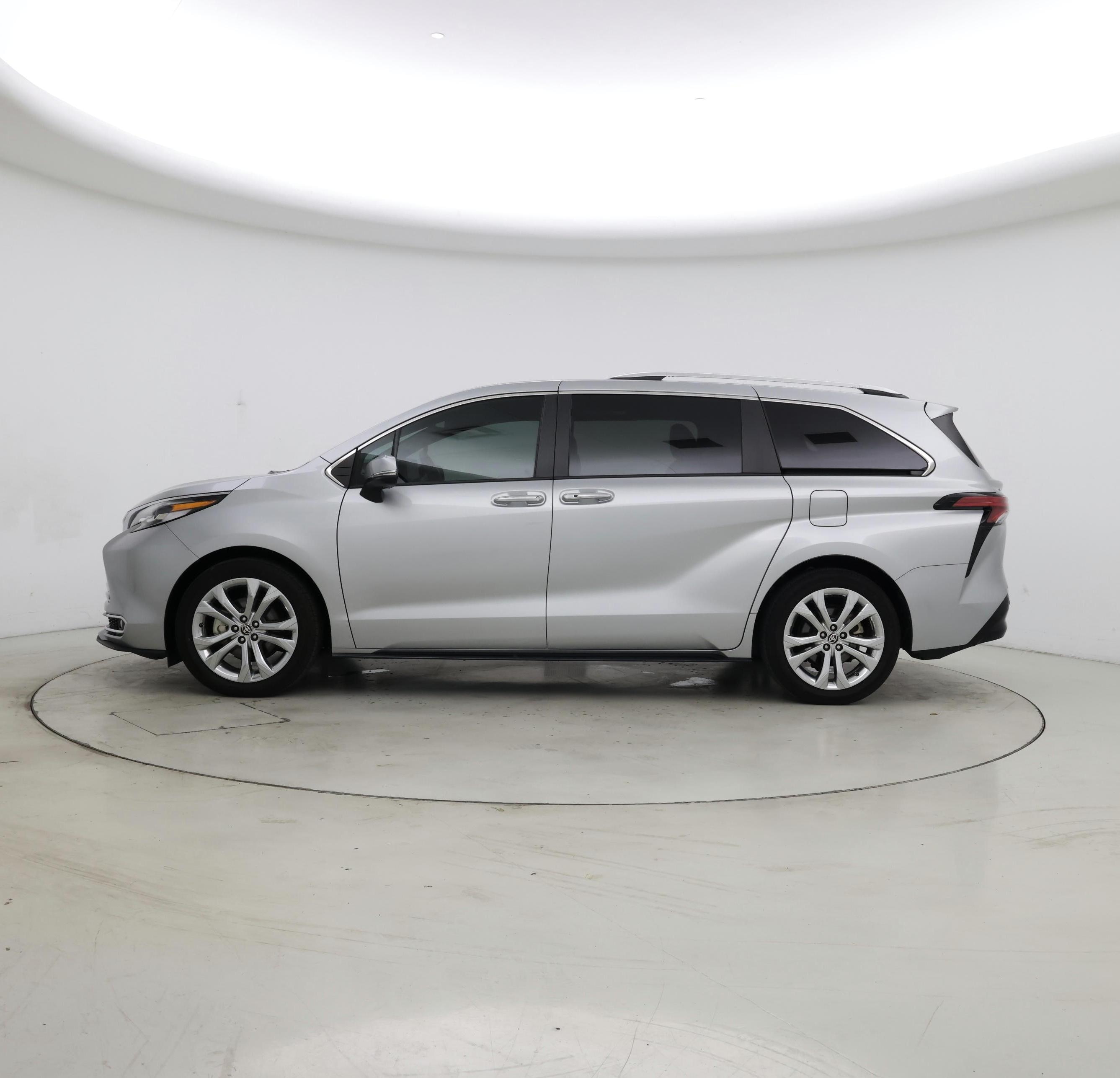 Thumbnail: 2023 Toyota Sienna - 3