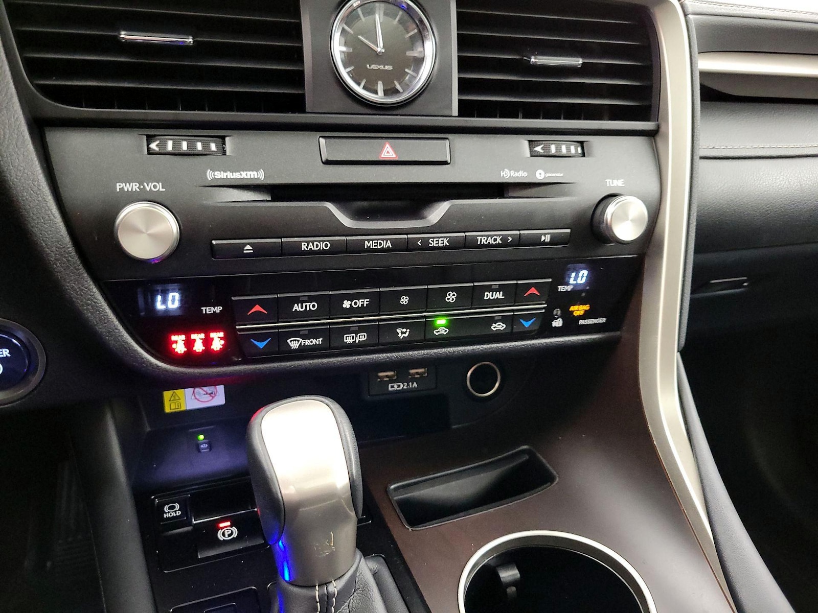 2022 Lexus RX Hybrid 450h - Photo 17
