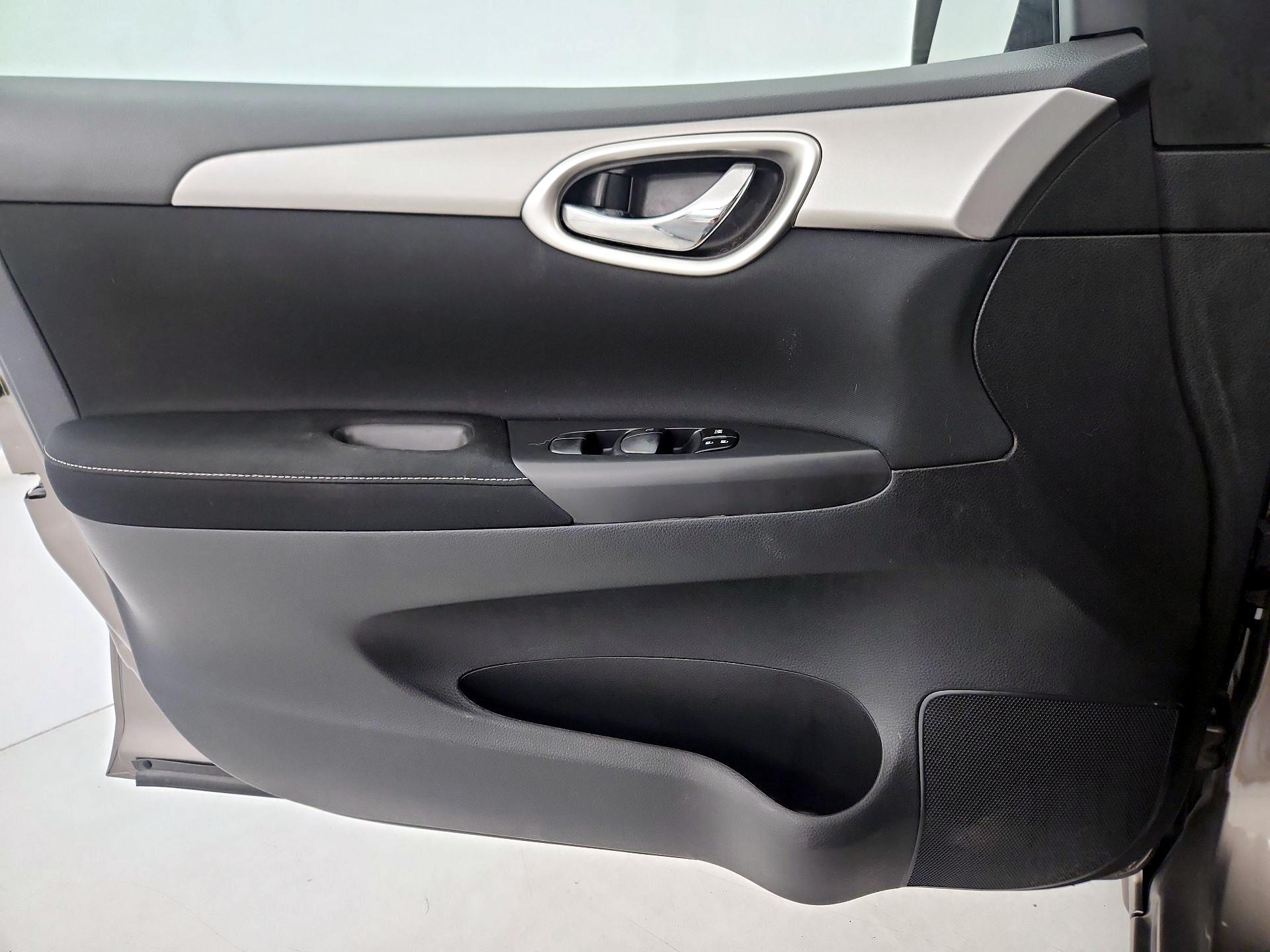 Thumbnail: 2015 Nissan Sentra - 12