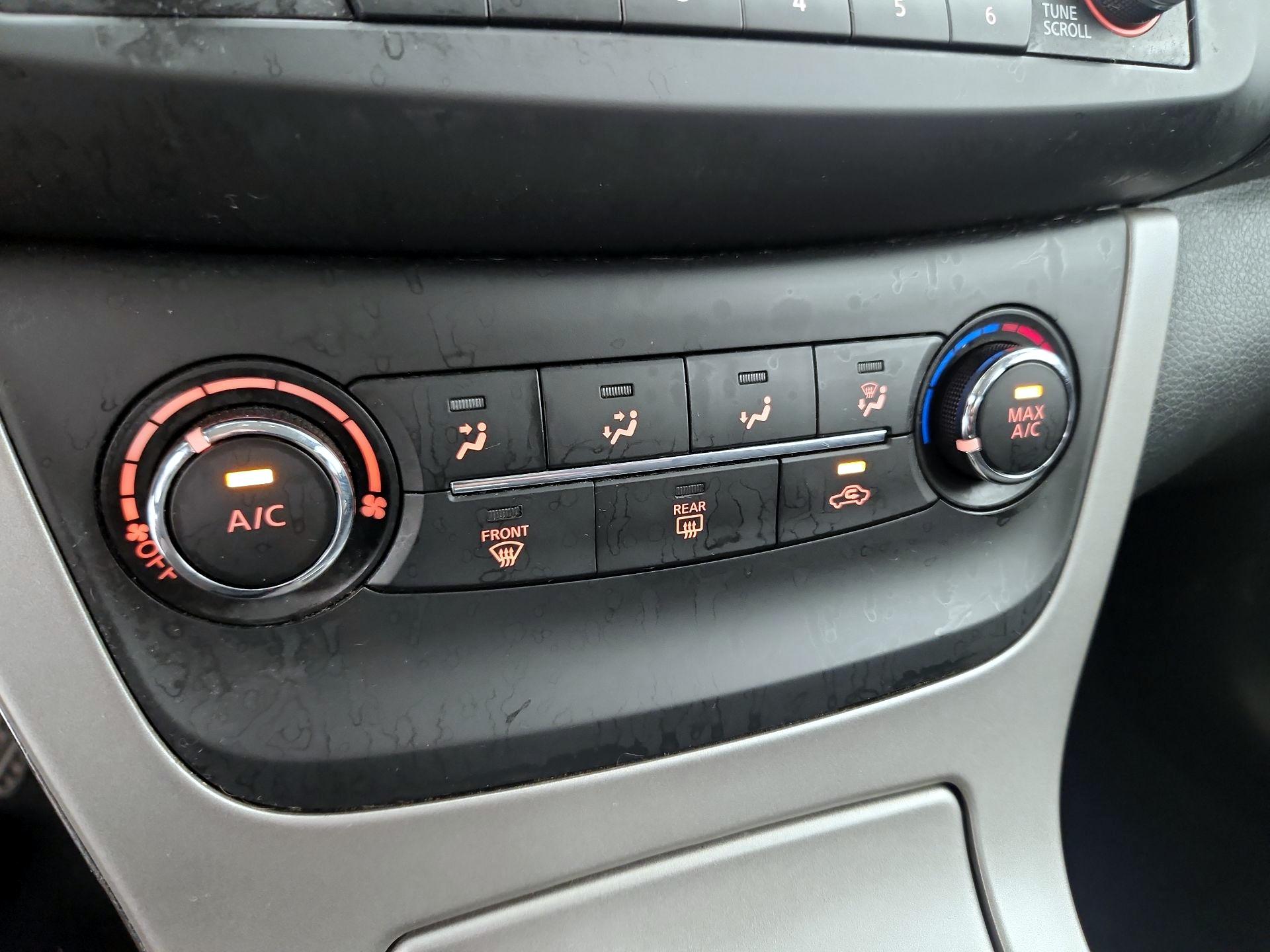 Thumbnail: 2015 Nissan Sentra - 16
