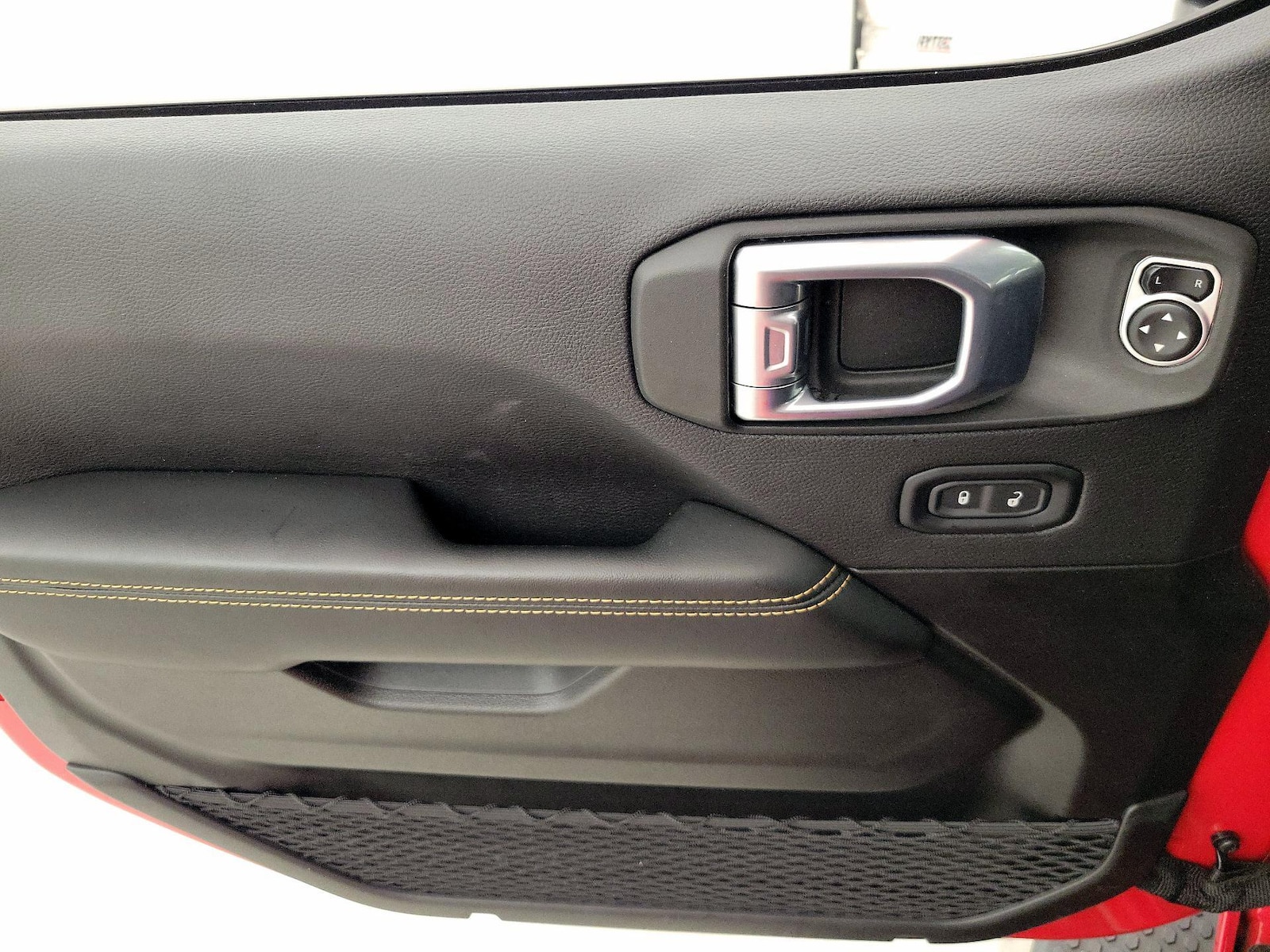 2025 Jeep Wrangler 4-Door Sahara - Photo 13