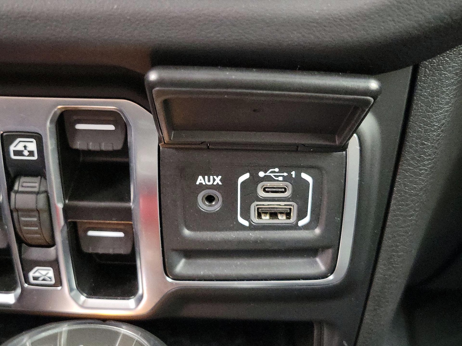 2025 Jeep Wrangler 4-Door Sahara - Photo 19