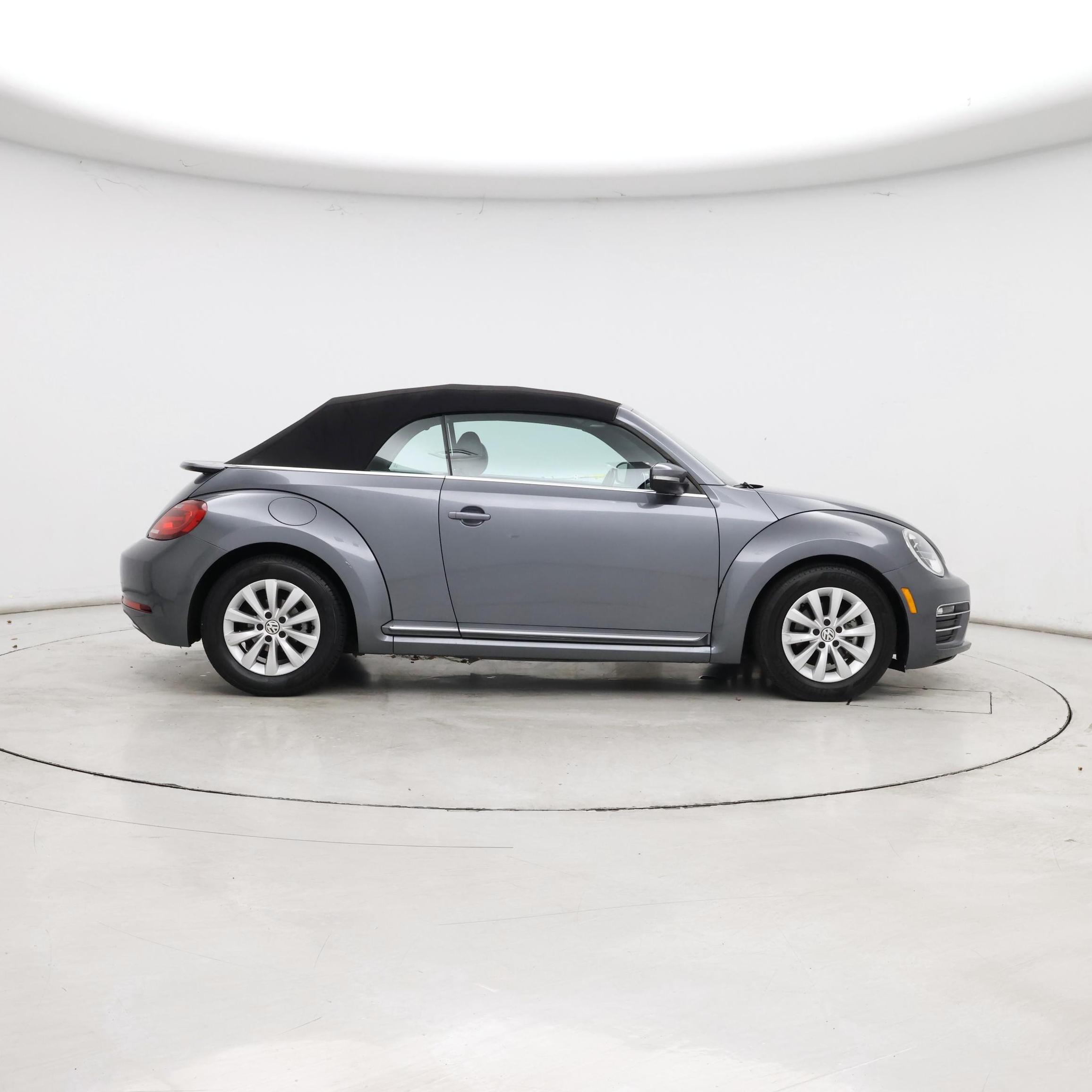 Thumbnail: 2018 Volkswagen Beetle - 7