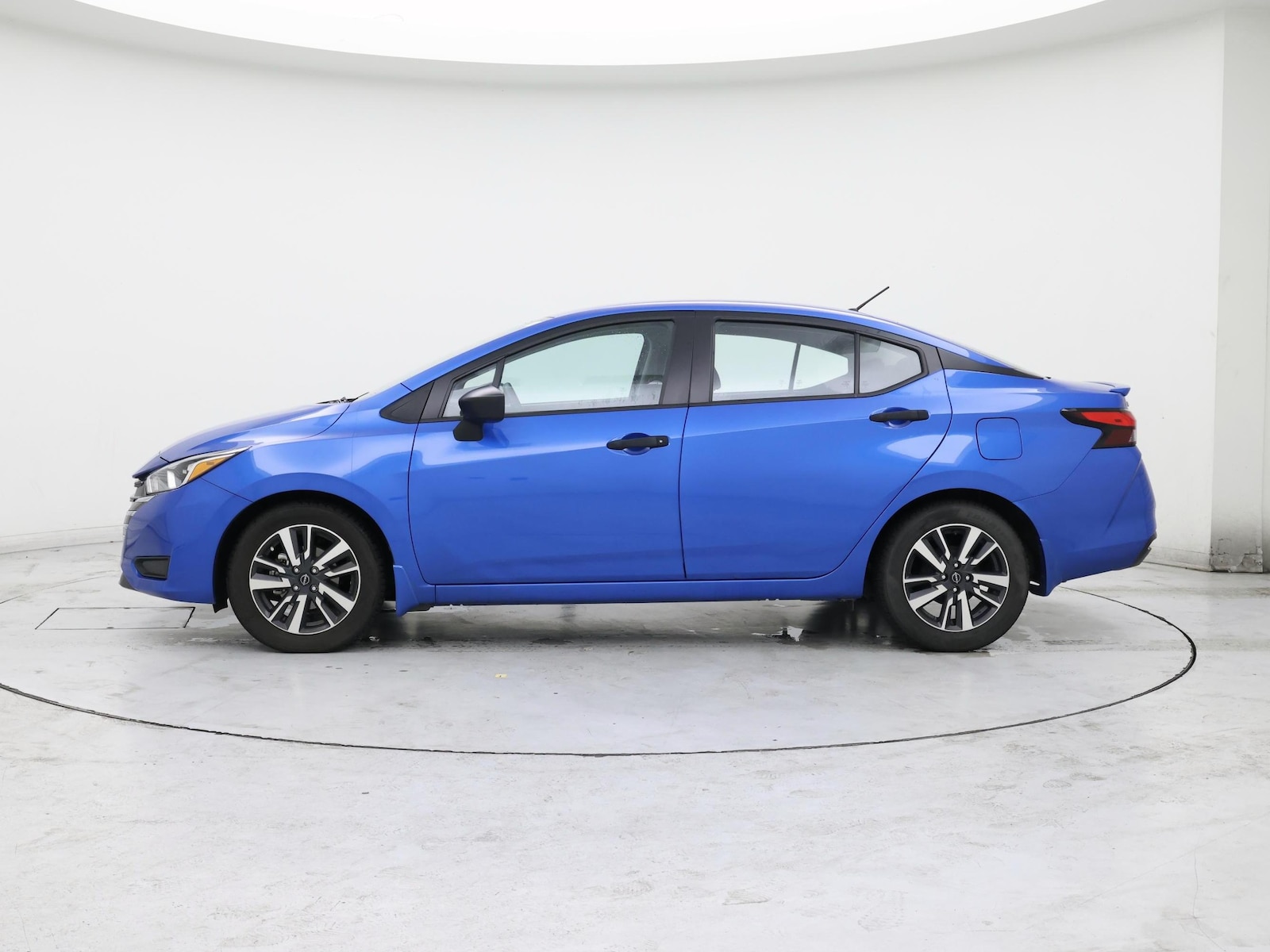 2024 Nissan Versa Sedan S - Photo 4