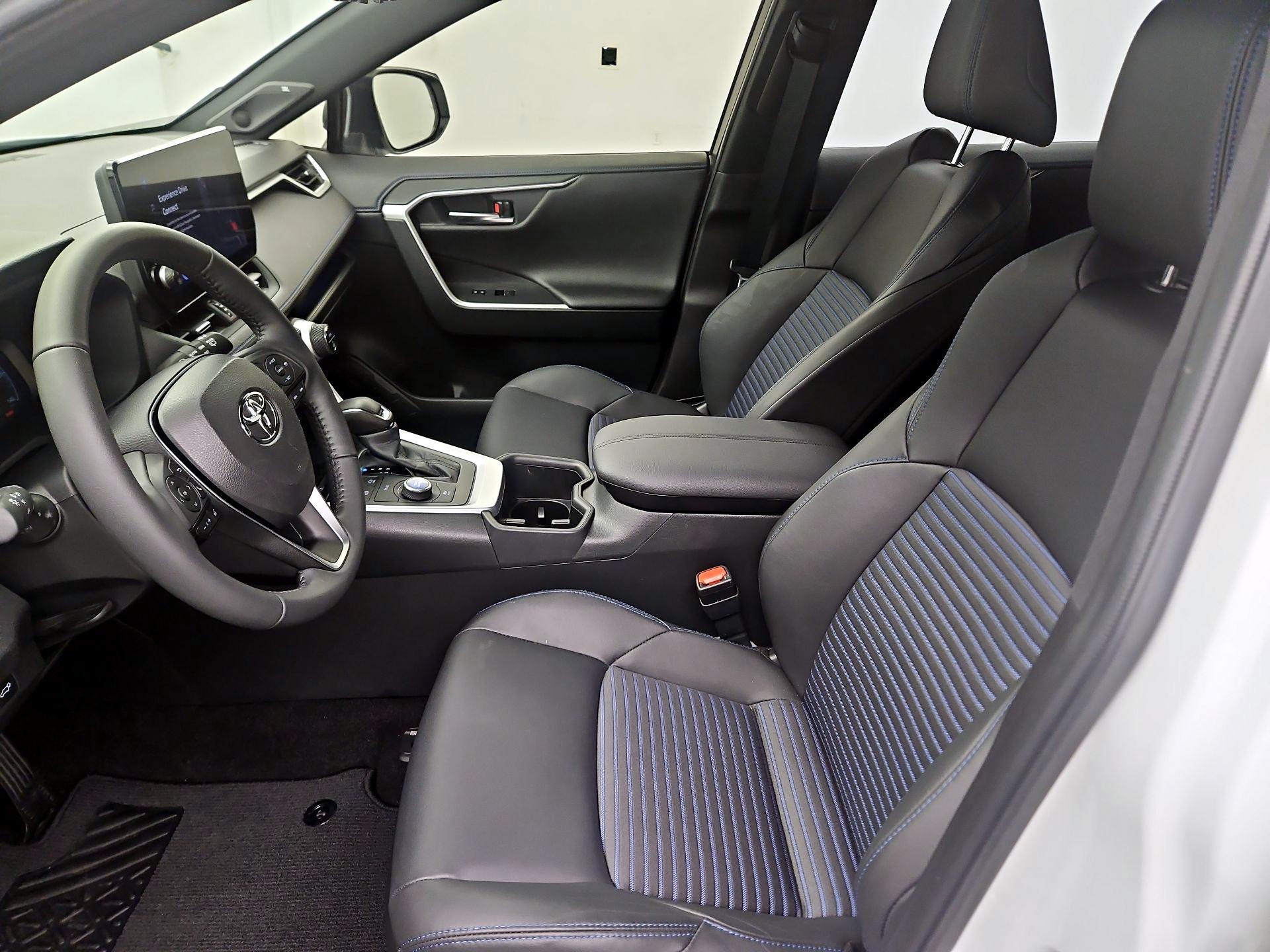 Thumbnail: 2025 Toyota RAV4 - 11