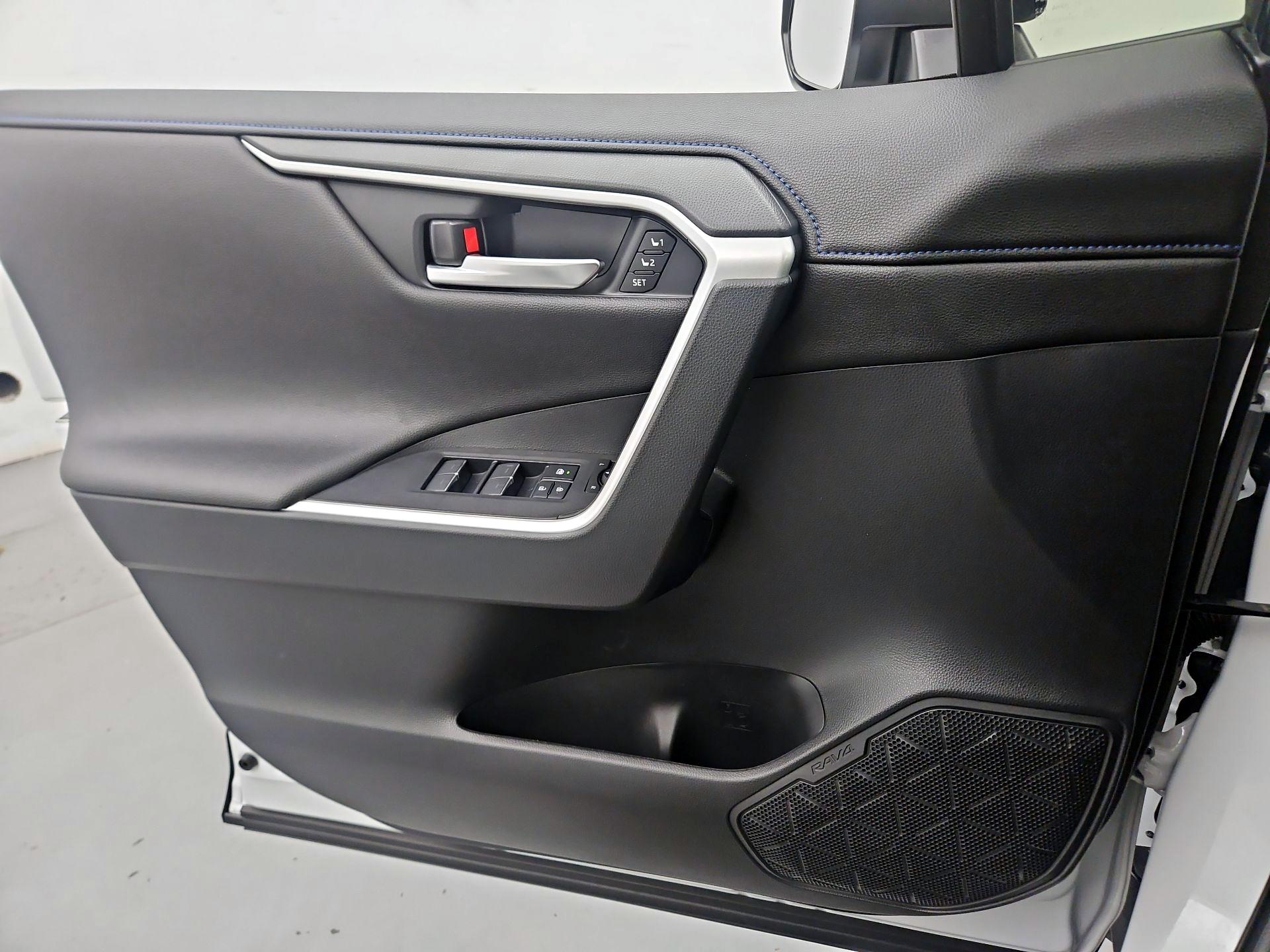 Thumbnail: 2025 Toyota RAV4 - 12