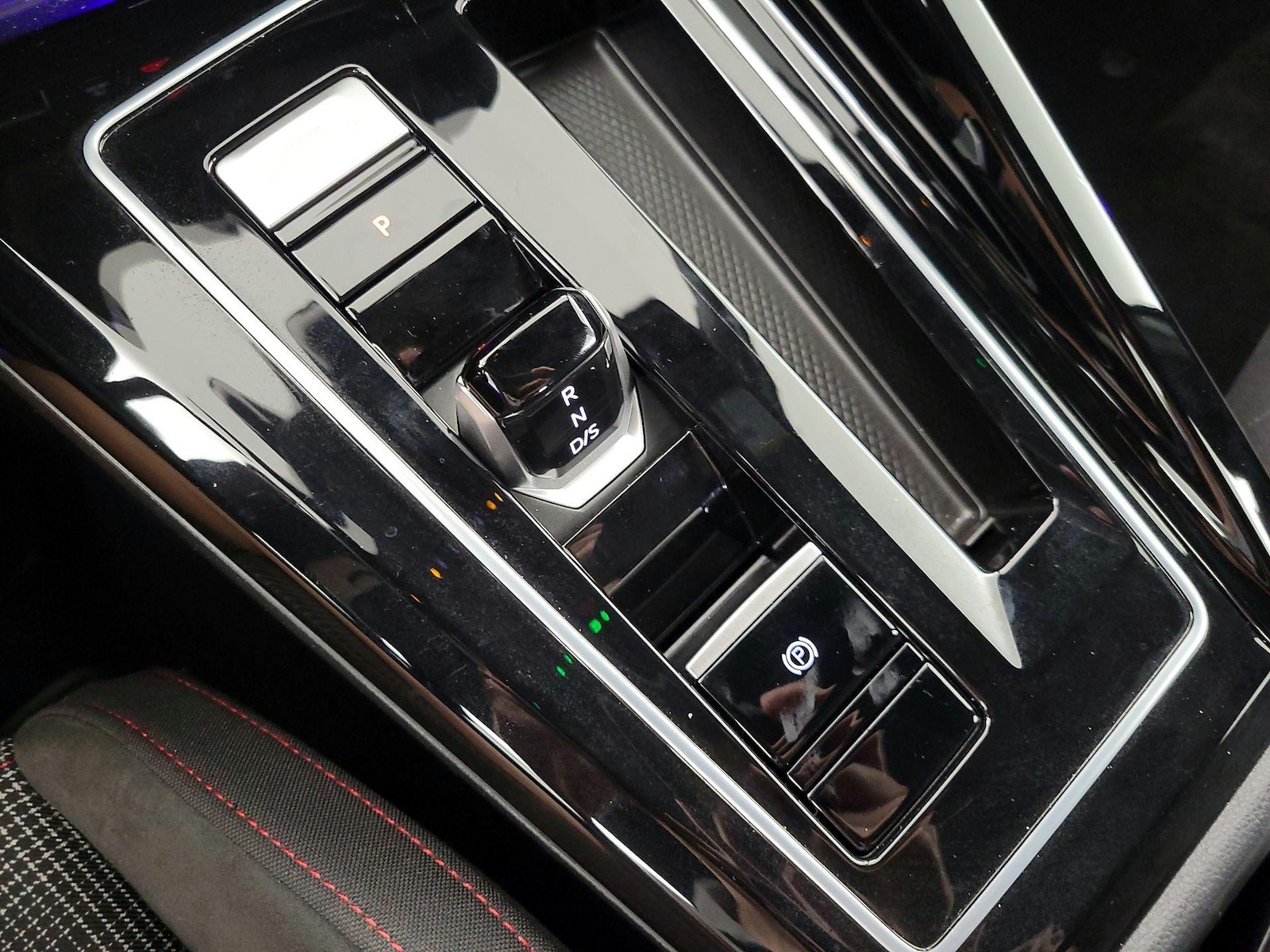 2025 Volkswagen Golf GTI S - Photo 19