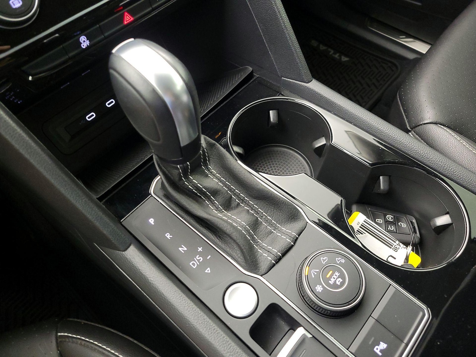 2023 Volkswagen Atlas SE w/Tech - Photo 17