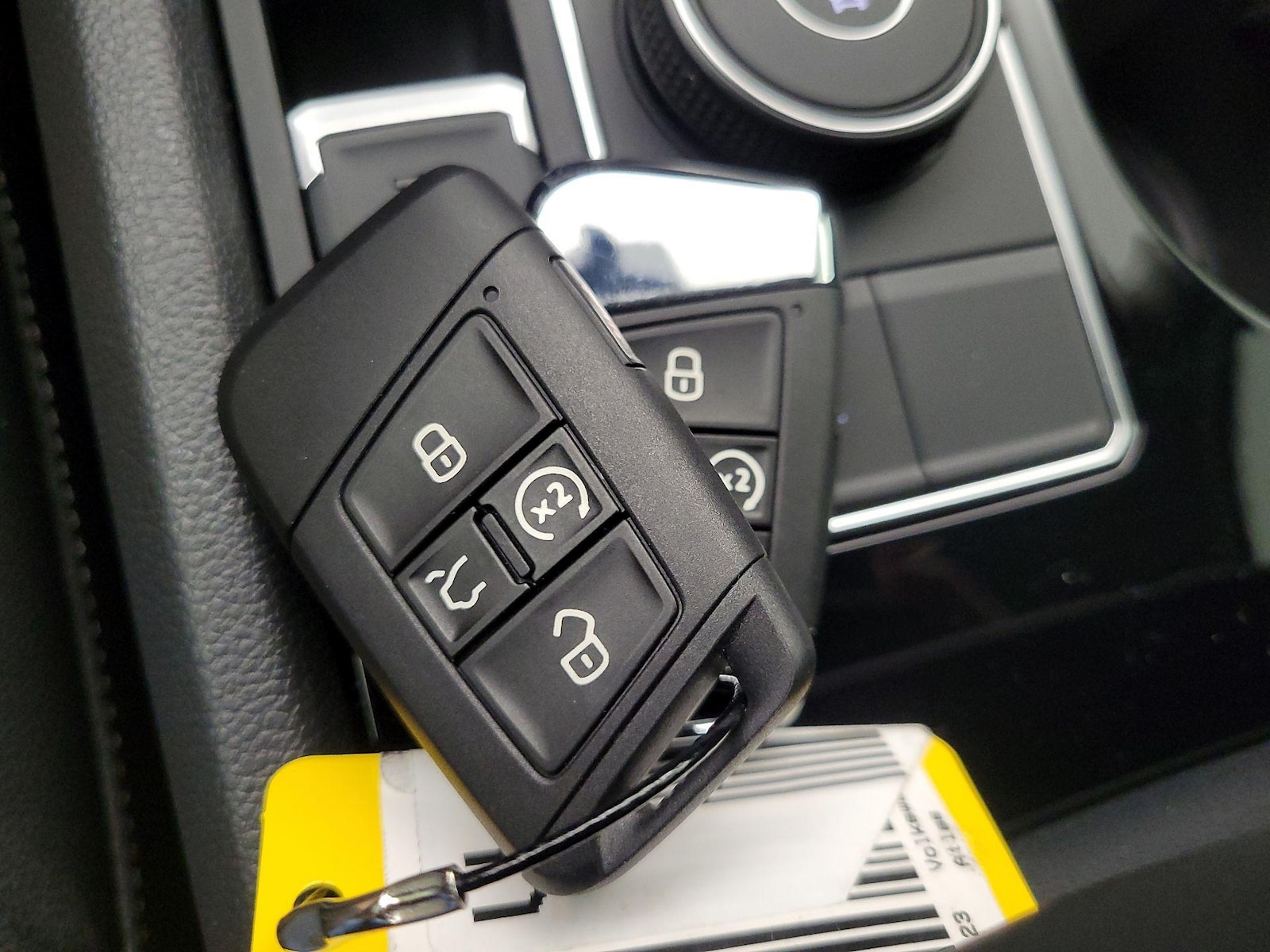 2023 Volkswagen Atlas SE w/Tech - Photo 24