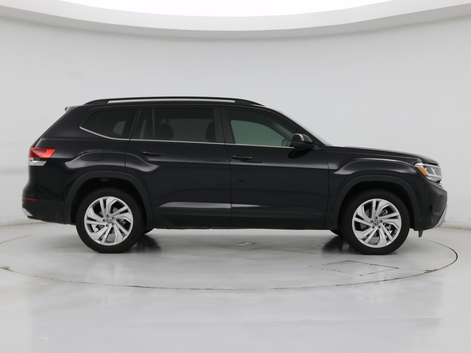 2023 Volkswagen Atlas SE w/Tech - Photo 8