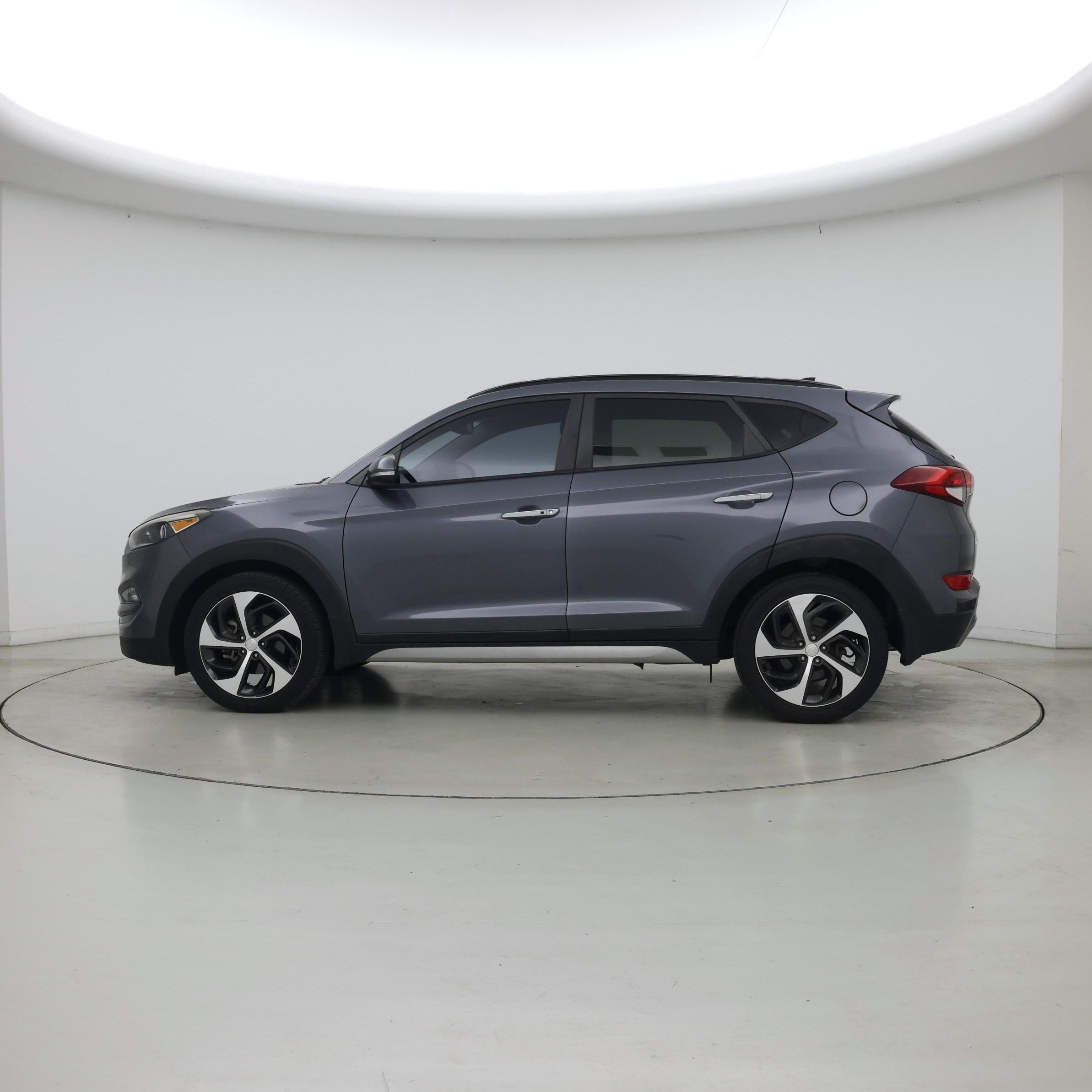 Thumbnail: 2017 Hyundai Tucson - 3