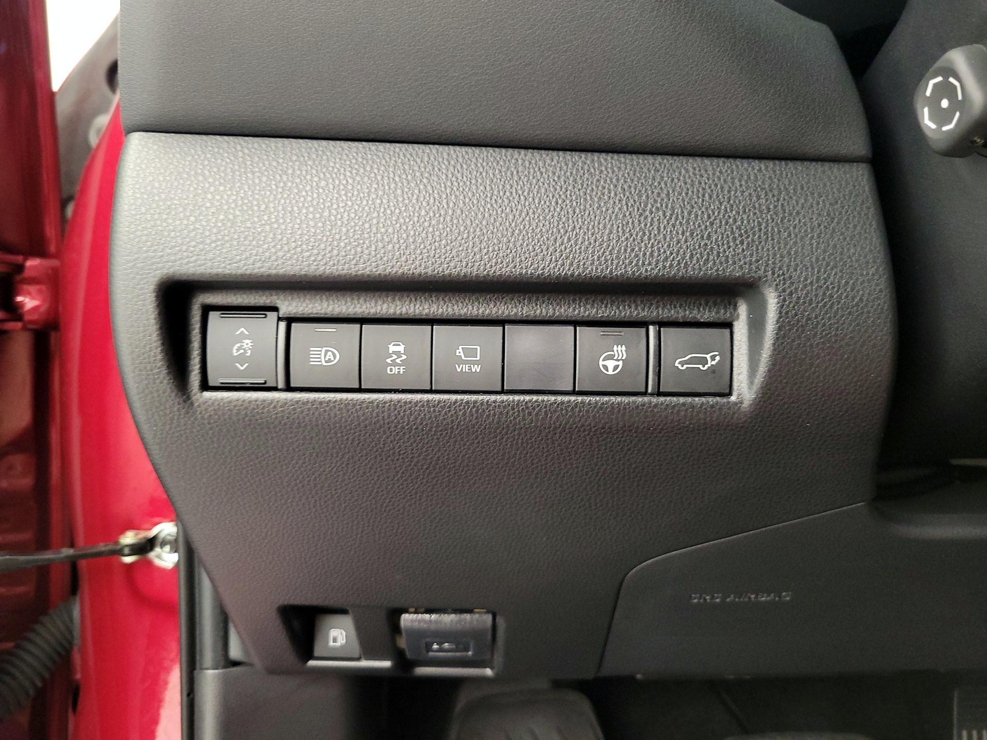 Thumbnail: 2021 Toyota Venza - 13