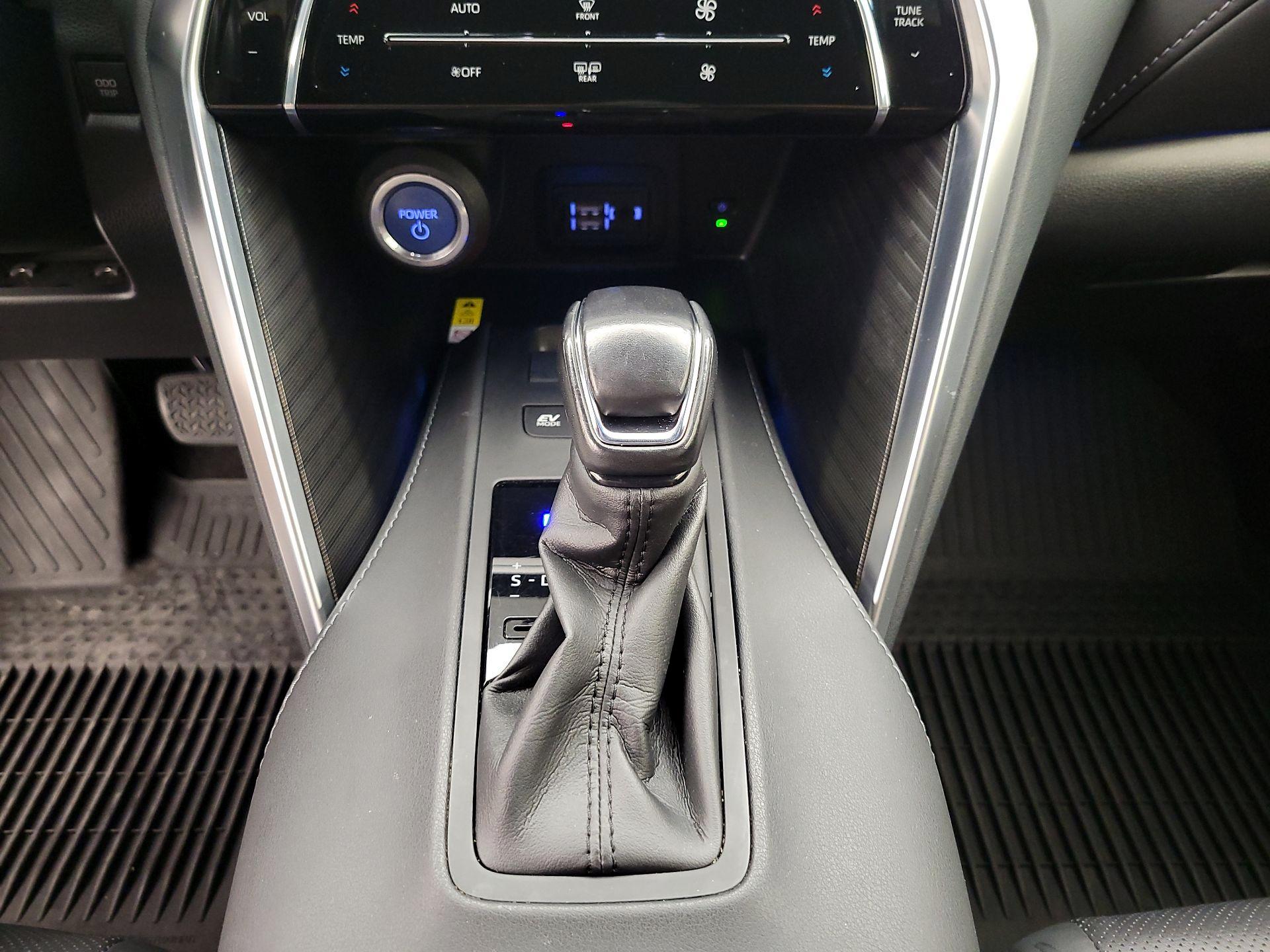 Thumbnail: 2021 Toyota Venza - 18
