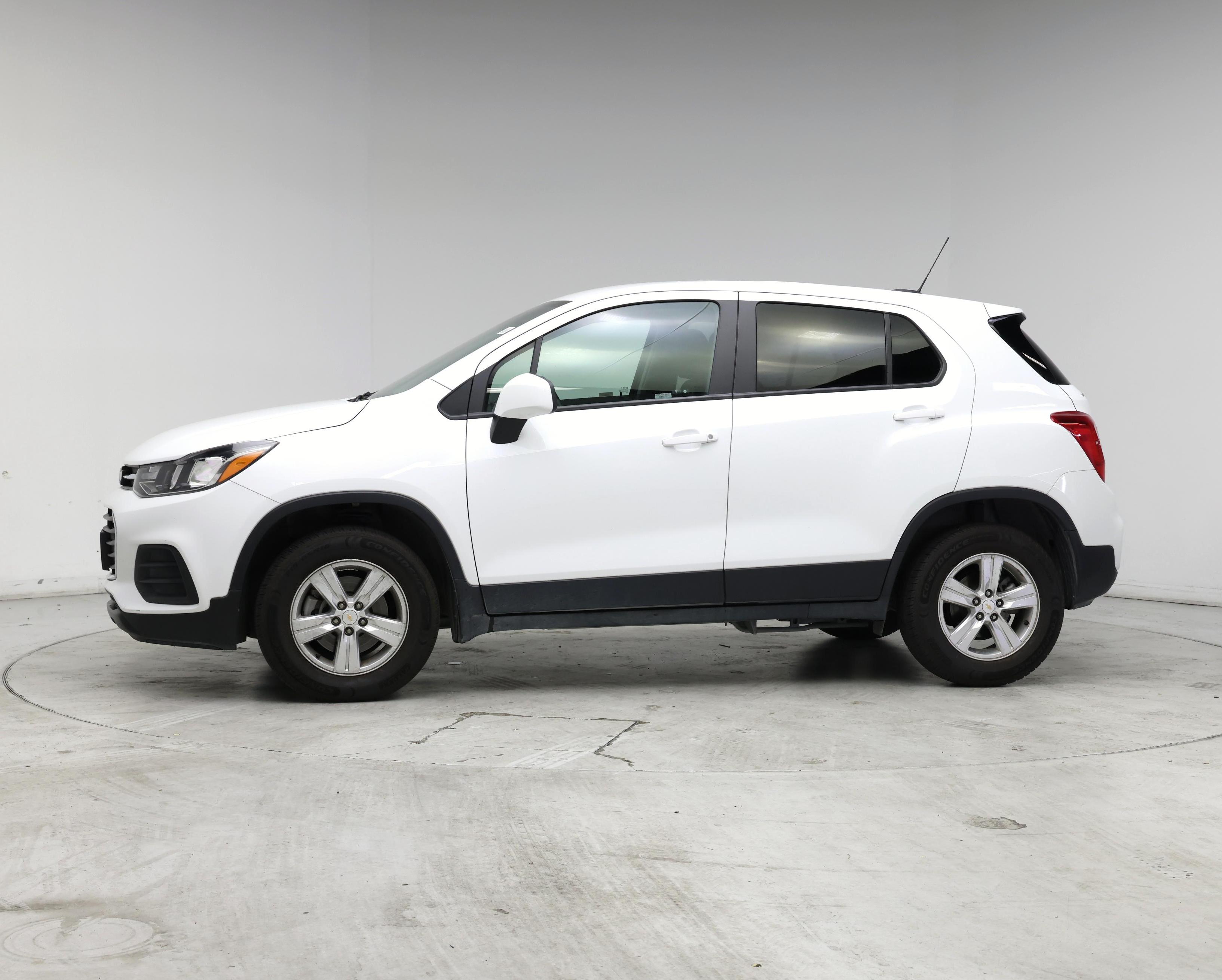 Thumbnail: 2022 Chevrolet Trax - 3