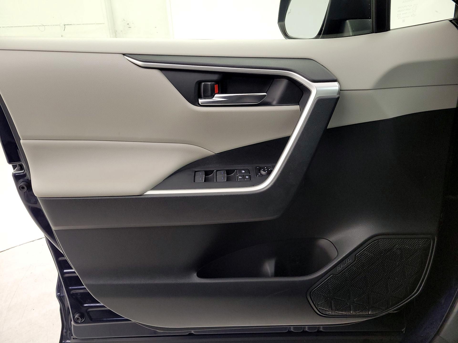 Thumbnail: 2022 Toyota RAV4 - 12